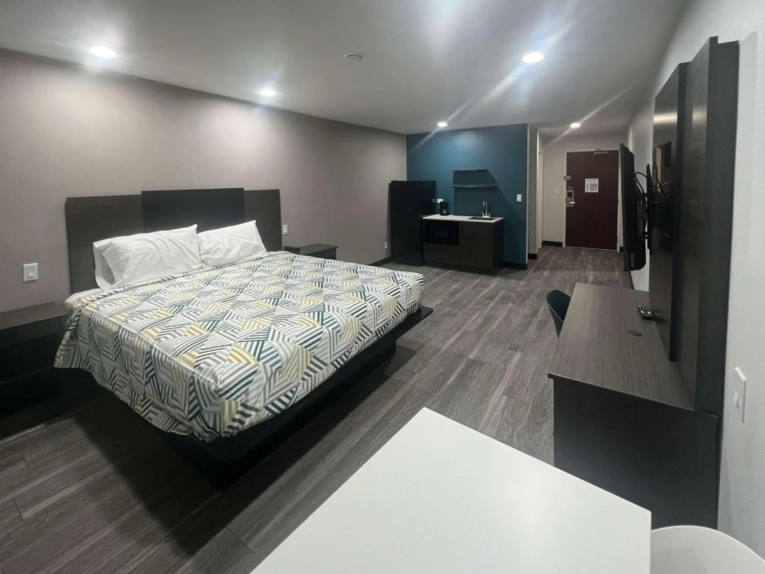 Bed in Studio 6 Oklahoma City, OK South Bed in Studio 6 Oklahoma City, OK South