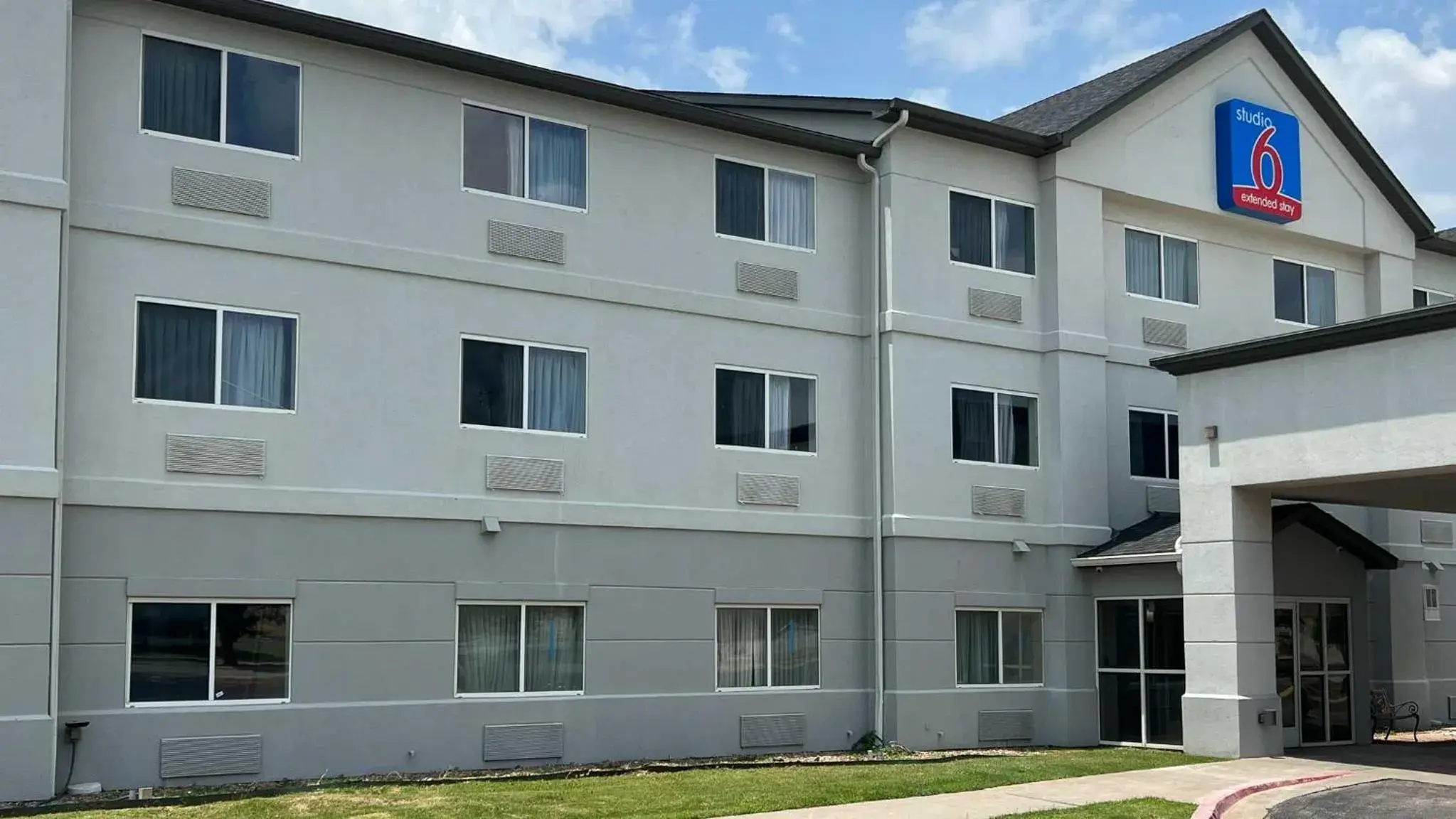 Facade/entrance in Studio 6 Oklahoma City, OK South Facade/entrance in Studio 6 Oklahoma City, OK South