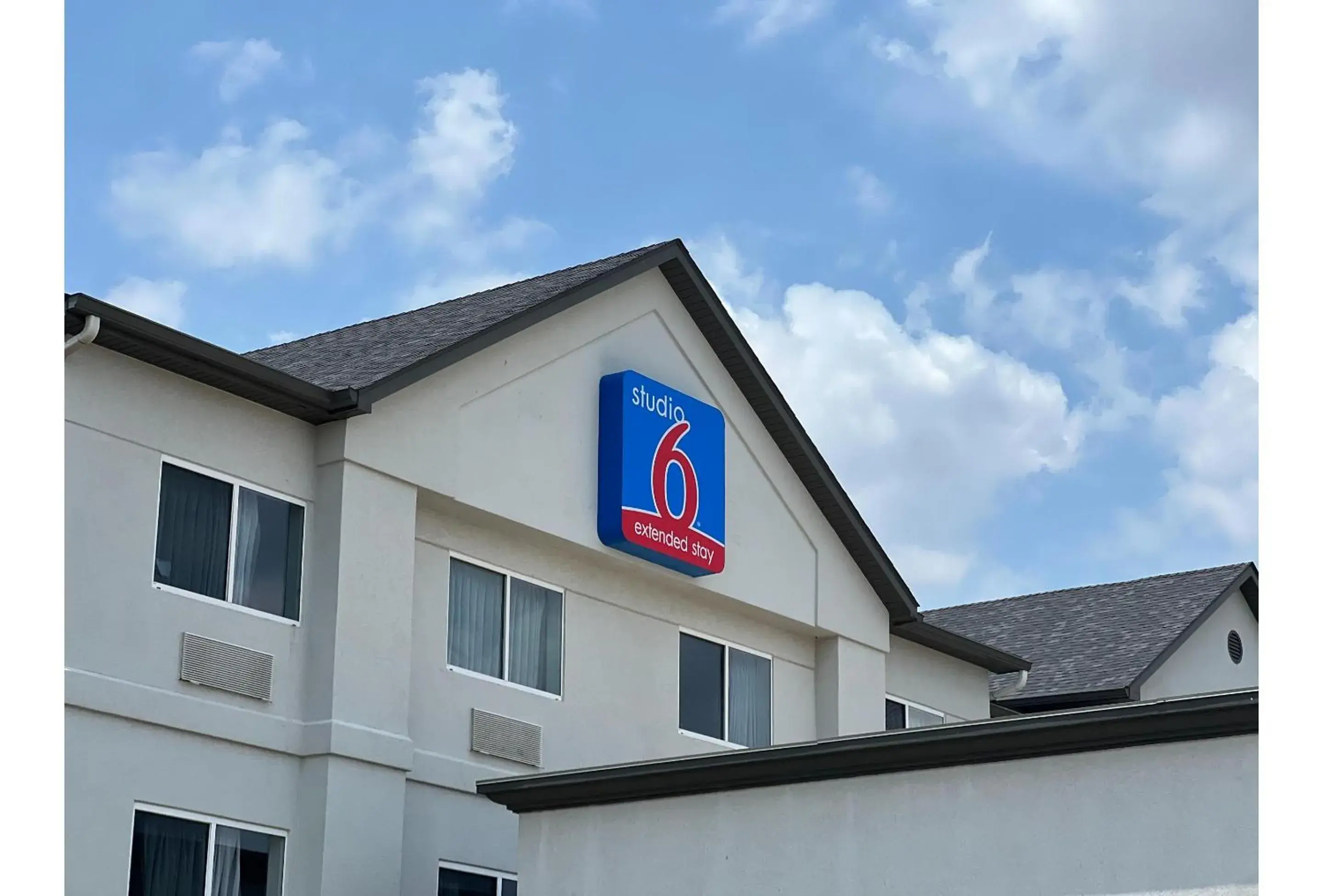 Facade/entrance in Studio 6 Oklahoma City, OK South Facade/entrance in Studio 6 Oklahoma City, OK South