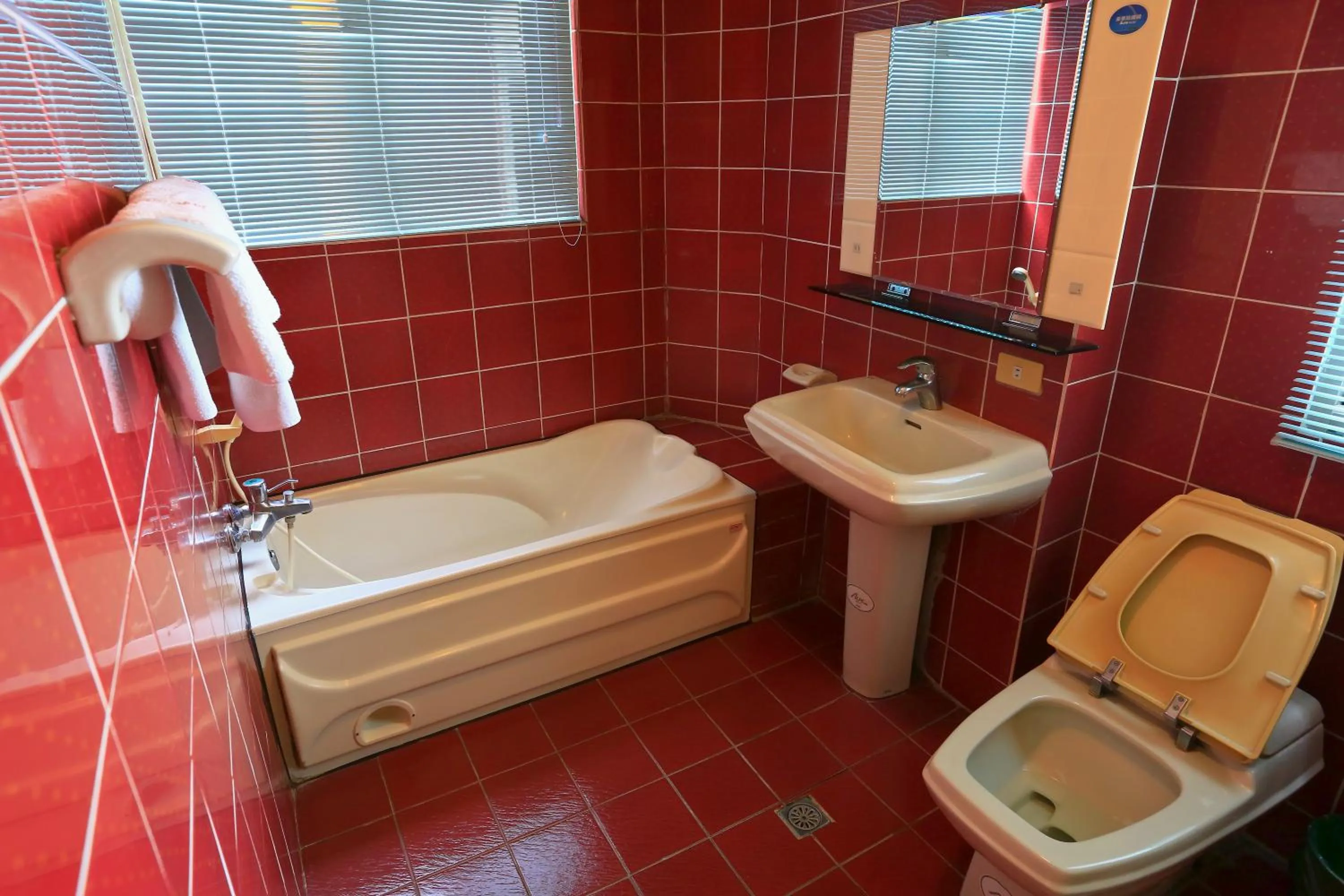 Bathroom in Broadway Hotel