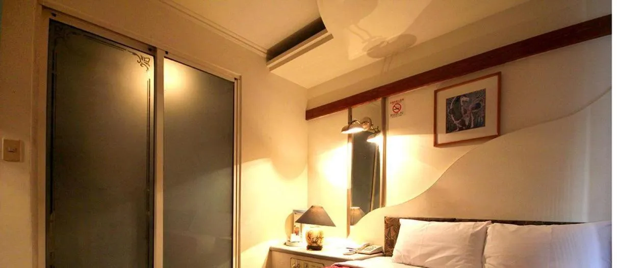 Street view, Bed in Broadway Hotel