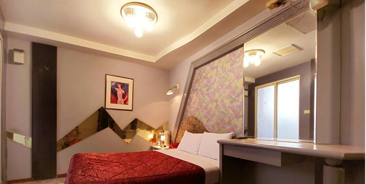 Photo of the whole room, Bed in Broadway Hotel