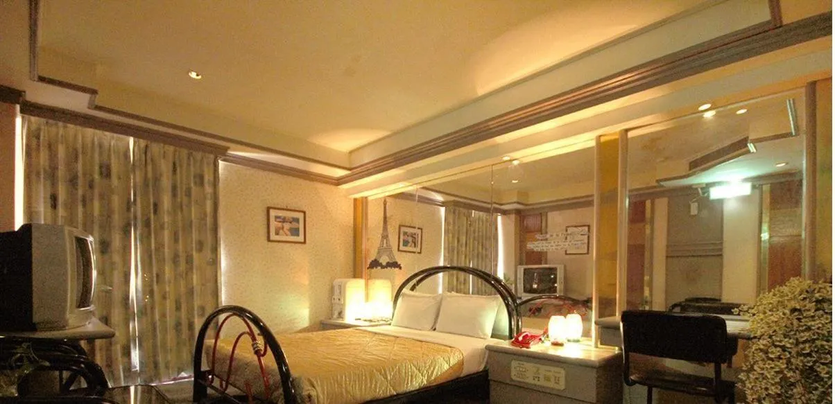 Balcony/Terrace, Bed in Broadway Hotel