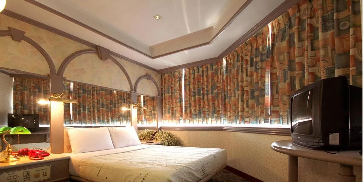 City view, Bed in Broadway Hotel
