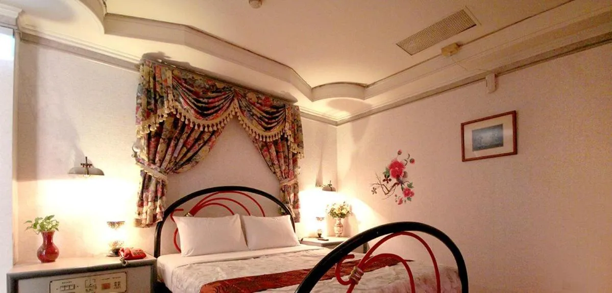 Balcony/Terrace, Bed in Broadway Hotel