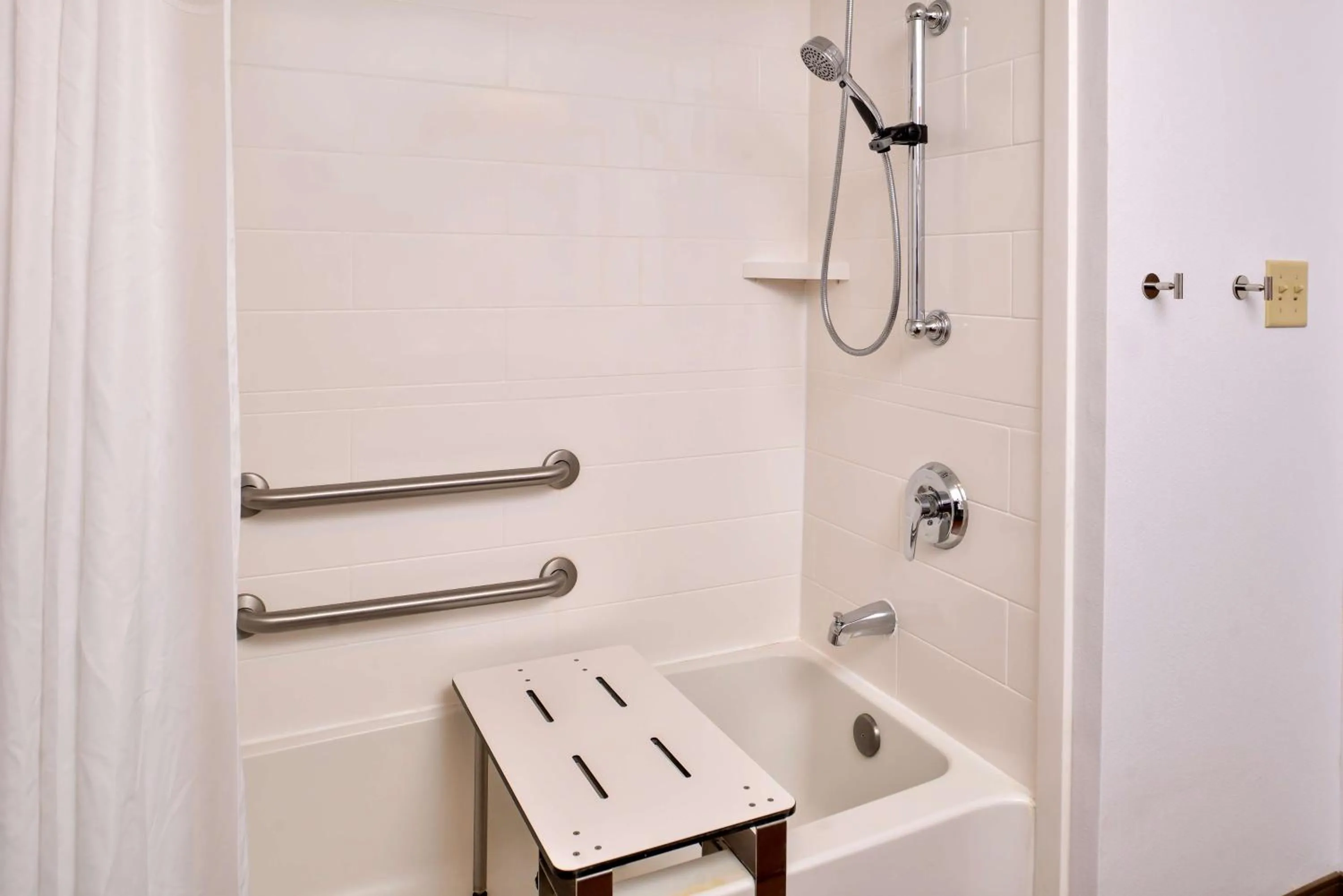 Bathroom in Hampton Inn Emporia