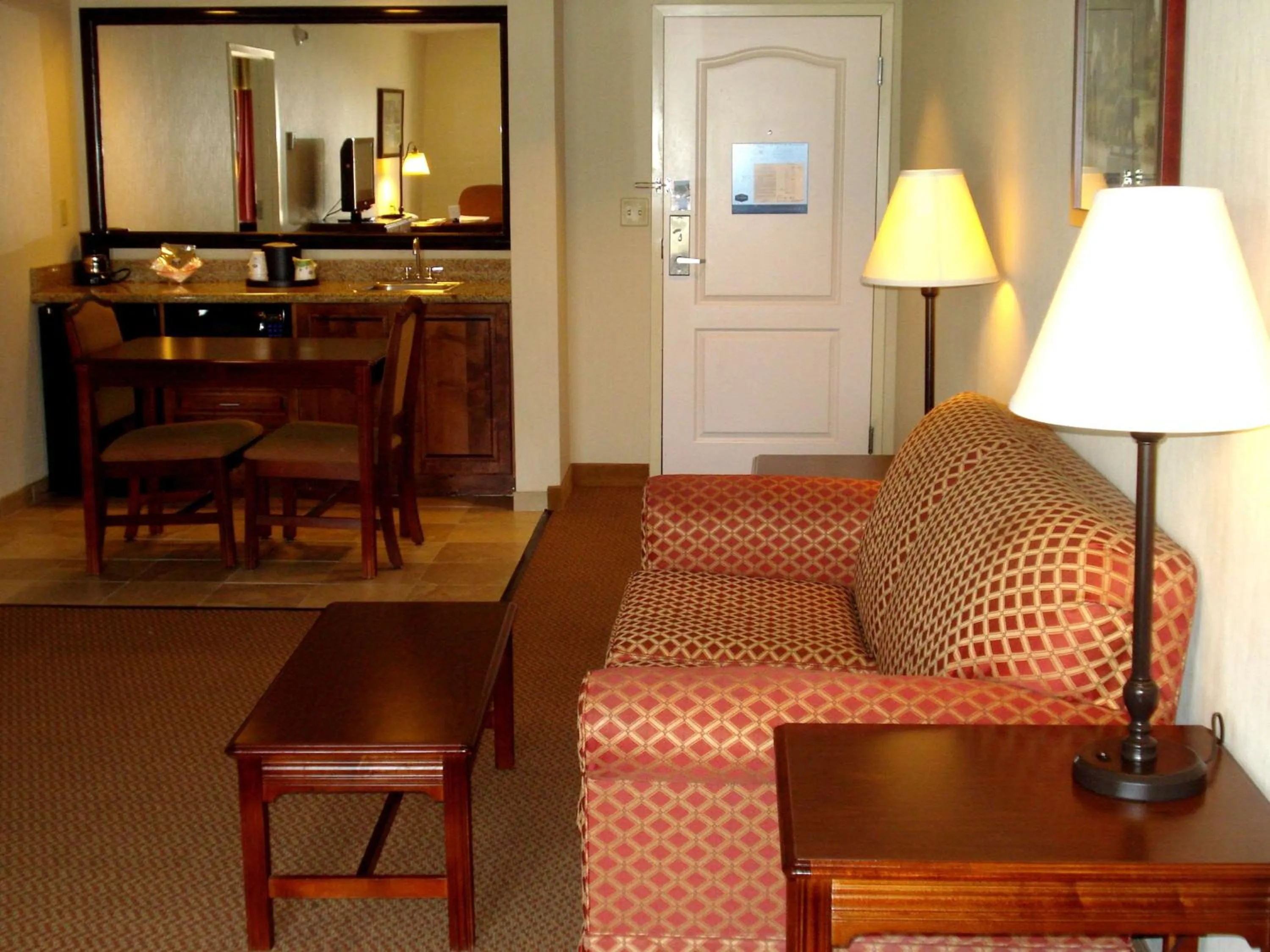 Living room in Hampton Inn Emporia