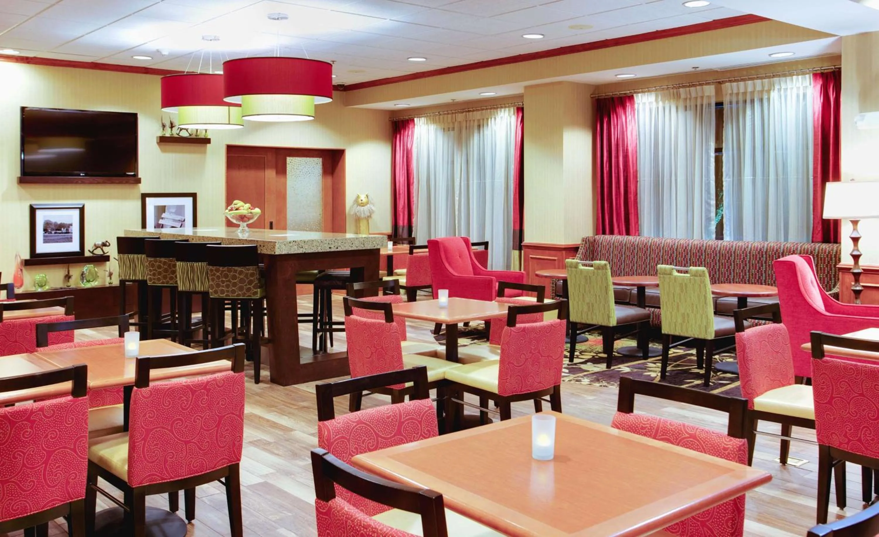 Lobby or reception in Hampton Inn Emporia