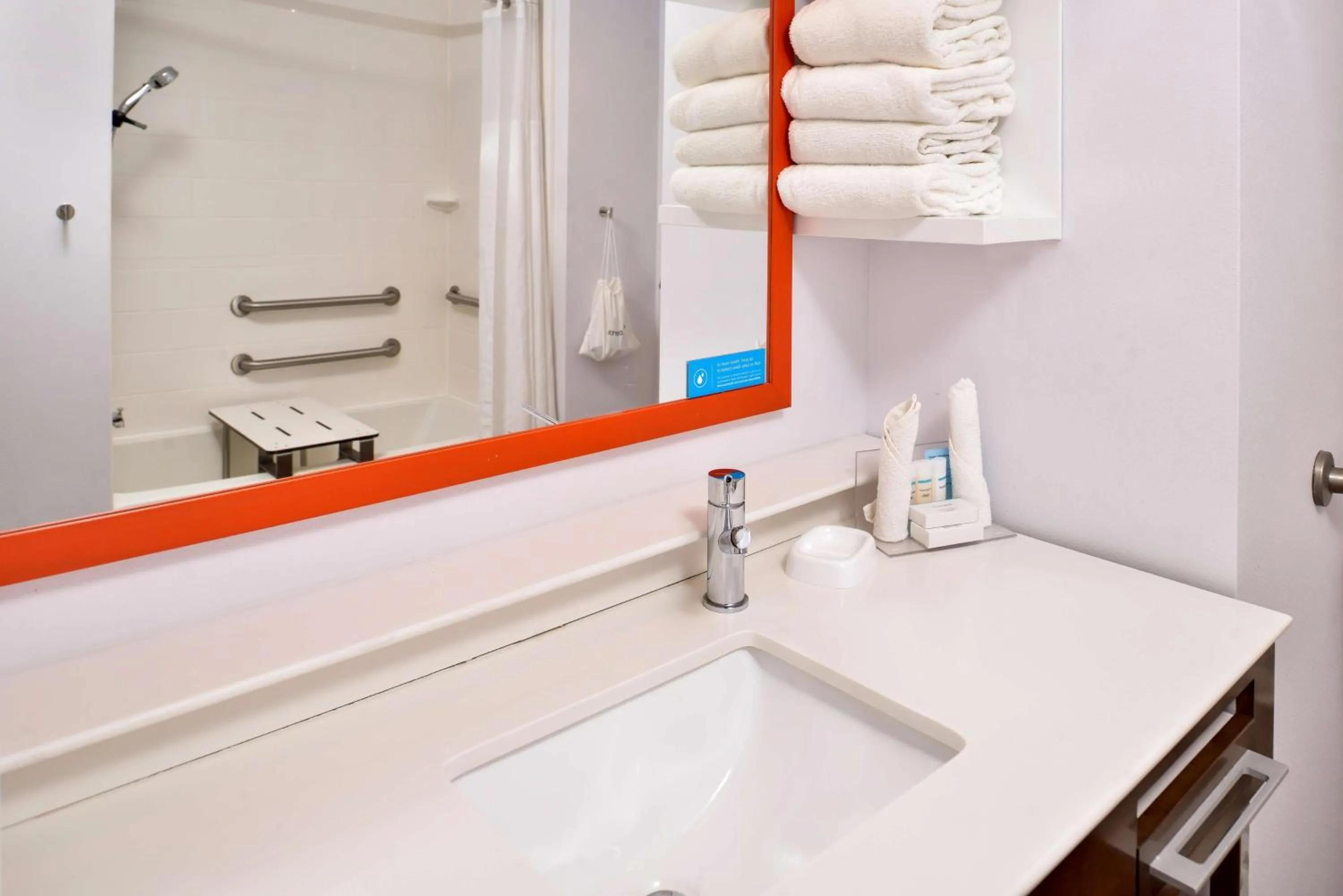 Bathroom in Hampton Inn Emporia