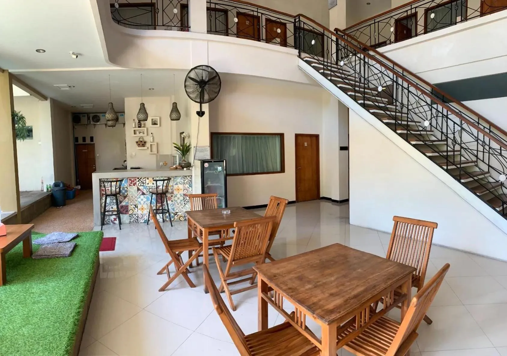 Communal lounge/ TV room in Kuta Suci Guesthouse