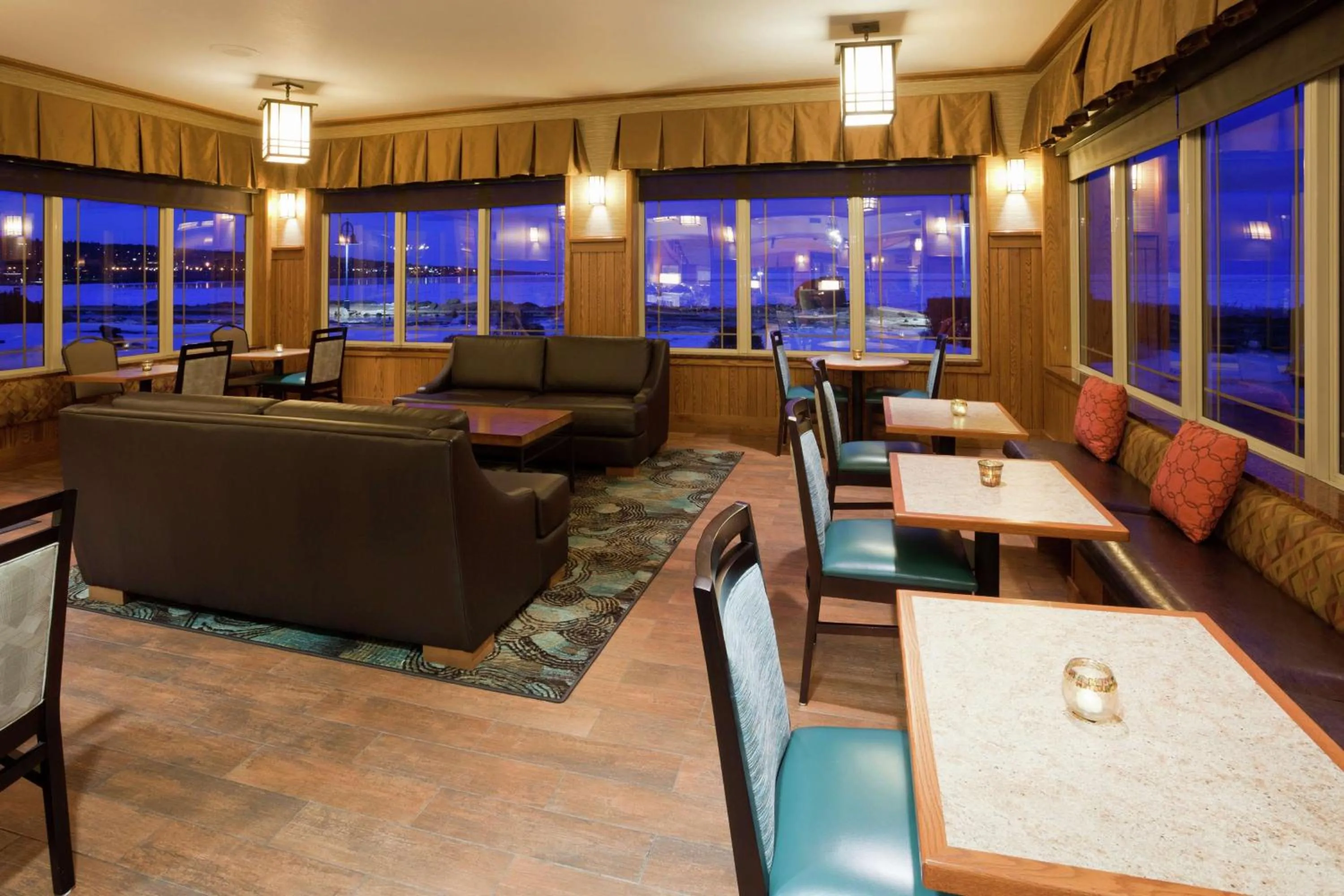 Lobby or reception in Hampton Inn Duluth-Canal Park
