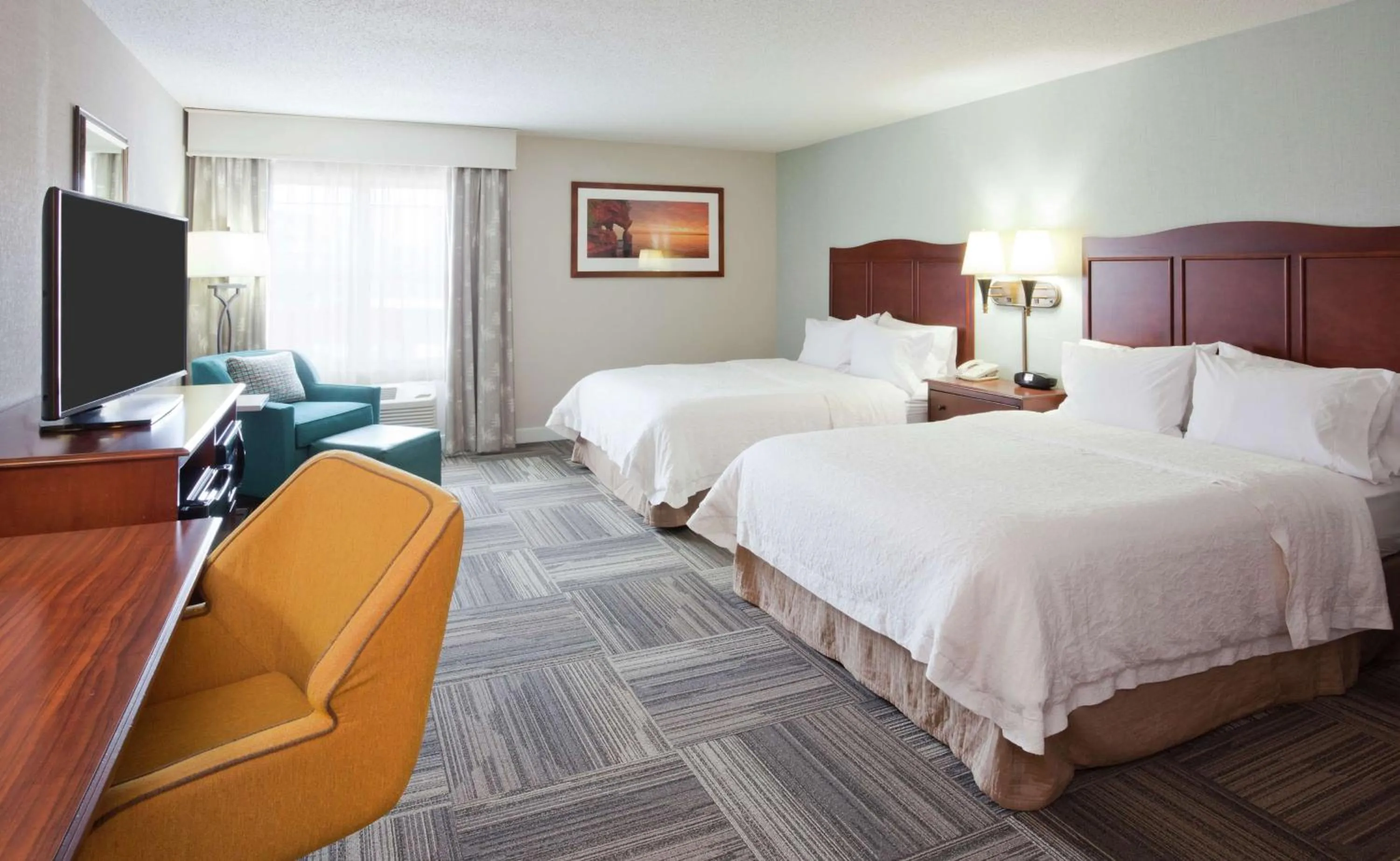 Bedroom, Bed in Hampton Inn Duluth-Canal Park