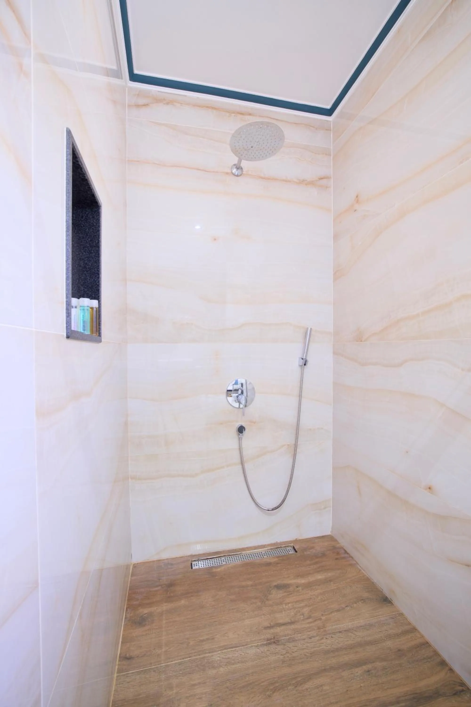 Shower in Blanca Beach Hotel
