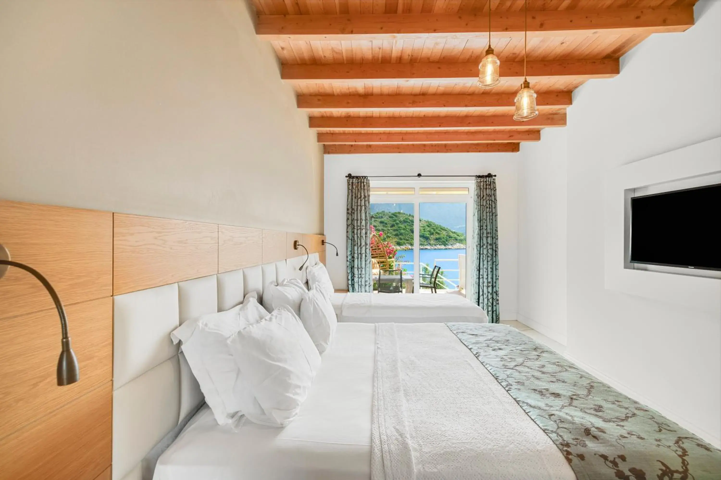 Deluxe Triple Room with Sea View in Blanca Beach Hotel Deluxe Triple Room with Sea View in Blanca Beach Hotel