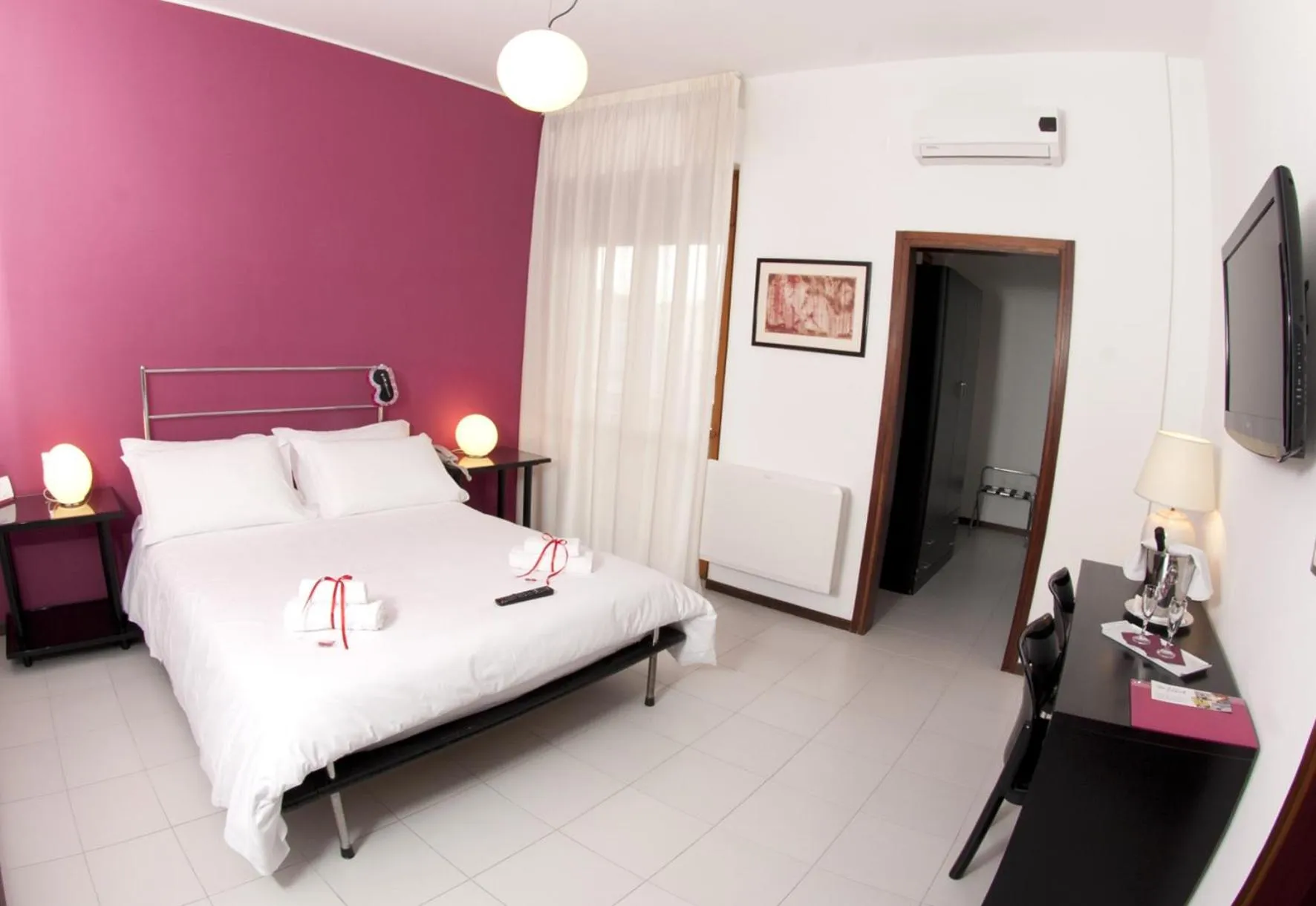 Photo of the whole room in Hotel Zenit Salento