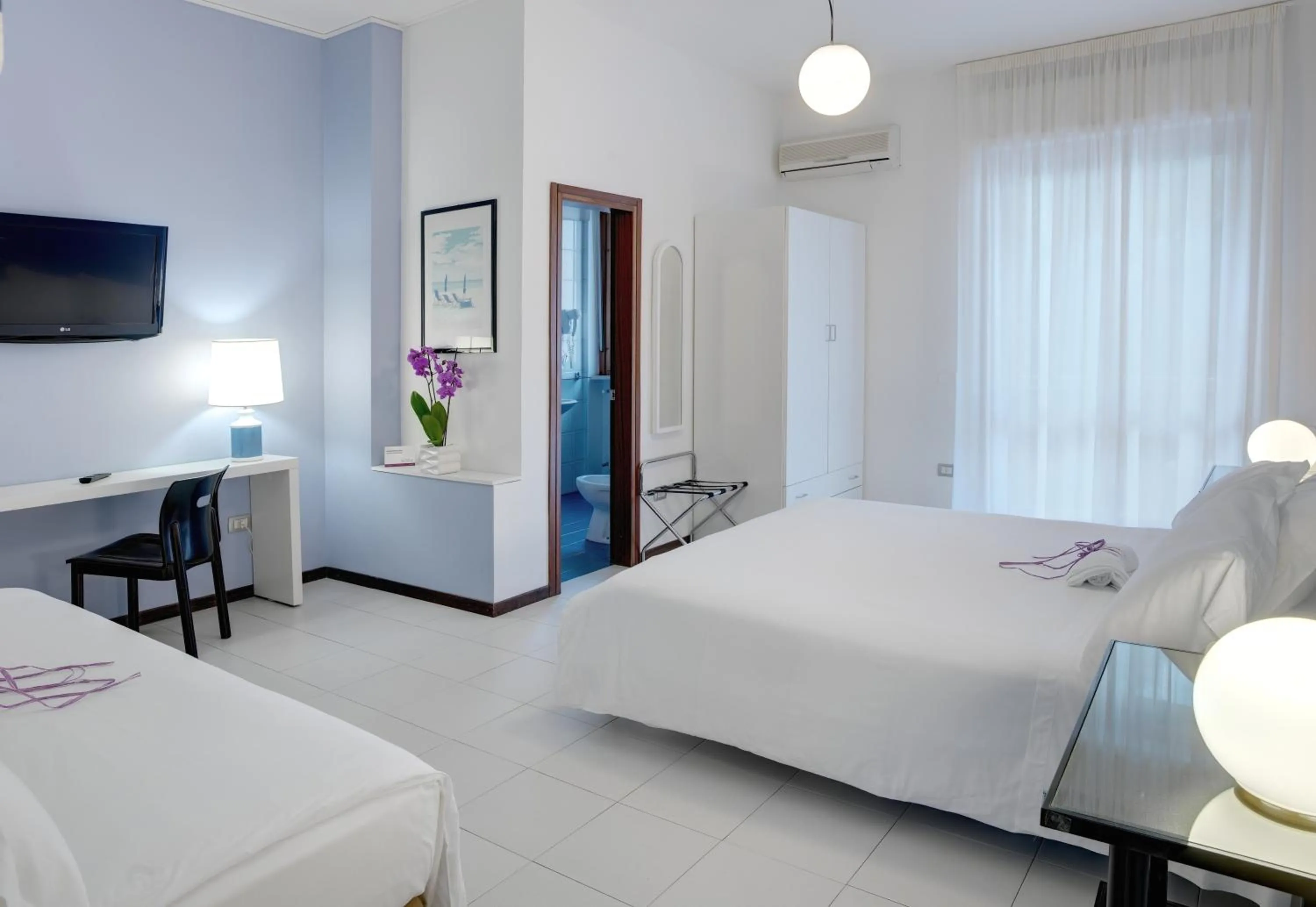 Bed, TV/Entertainment Center in Hotel Zenit Salento