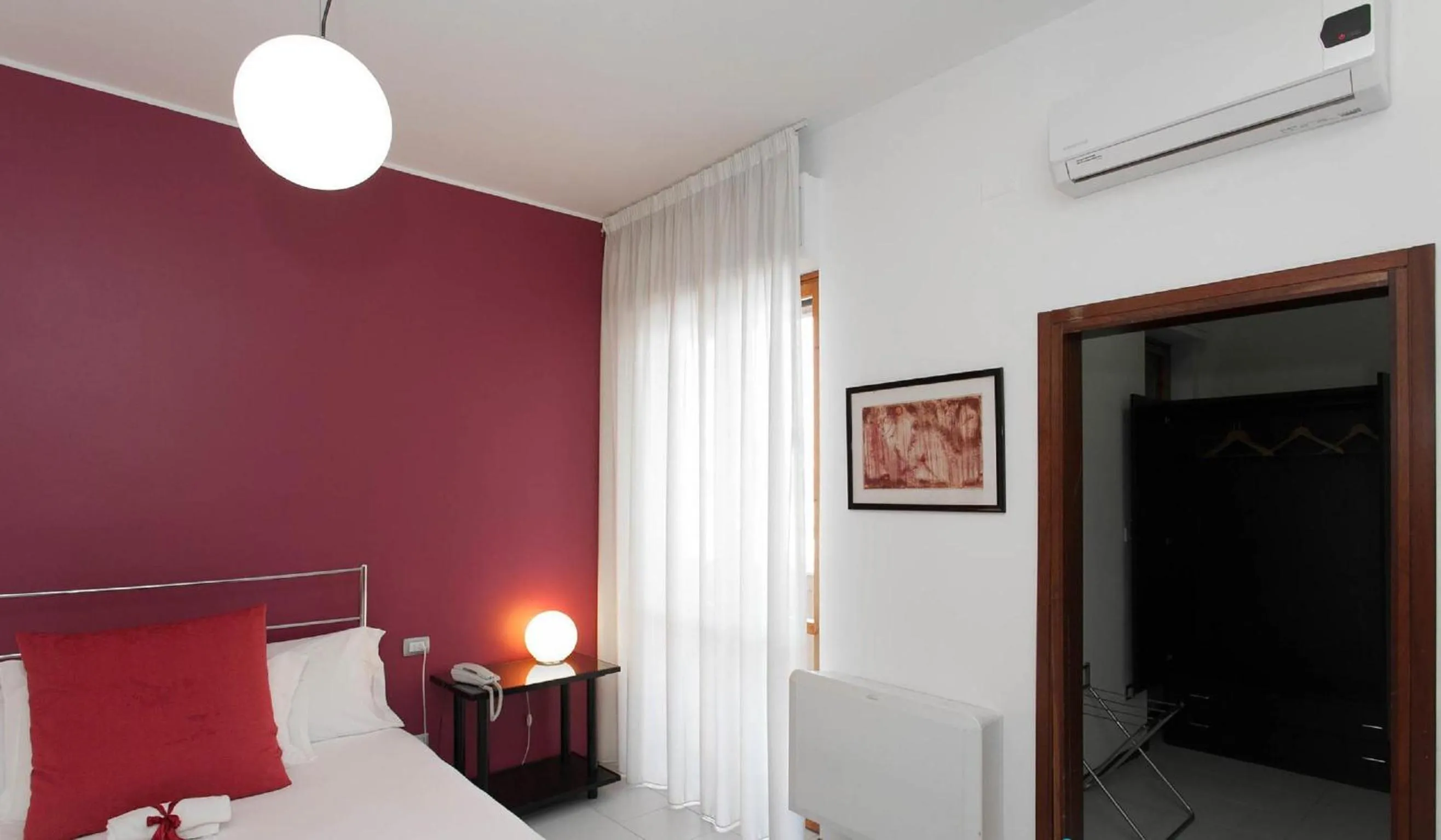 Photo of the whole room, TV/Entertainment Center in Hotel Zenit Salento