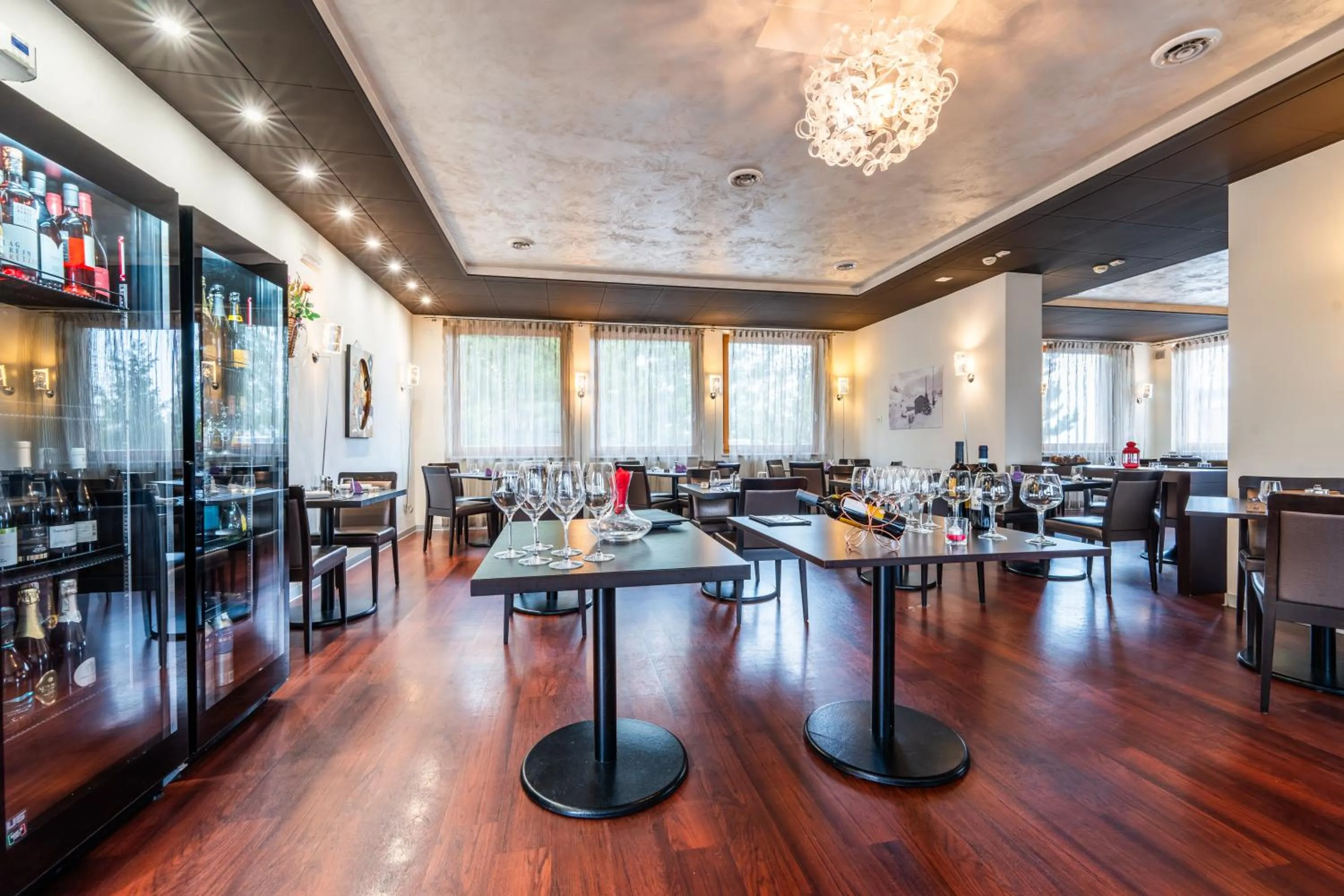 Restaurant/places to eat in Hotel Norge