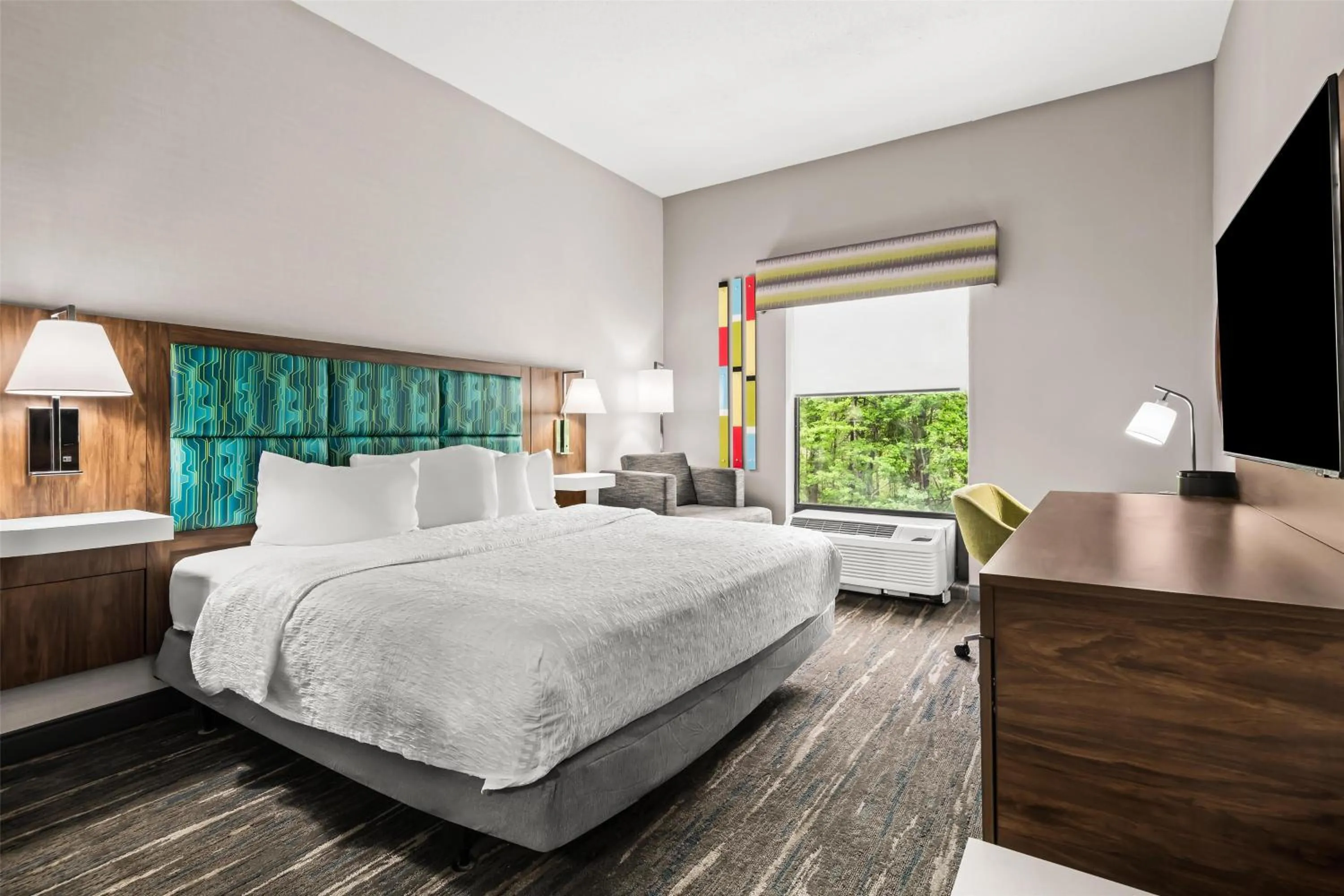 Photo of the whole room, Bed in Hampton Inn Elkton