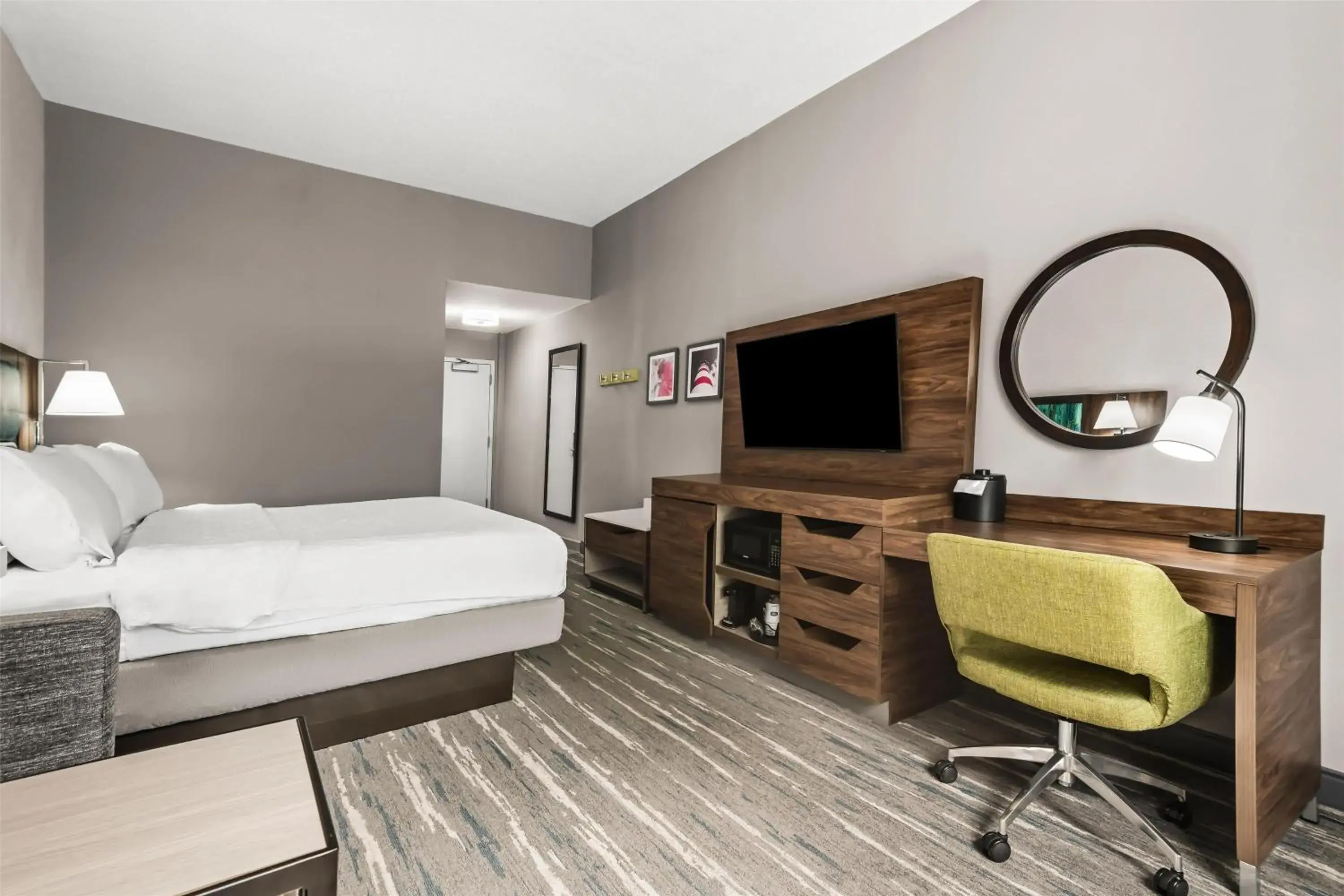 Bedroom, Bed in Hampton Inn Elkton Bedroom, Bed in Hampton Inn Elkton