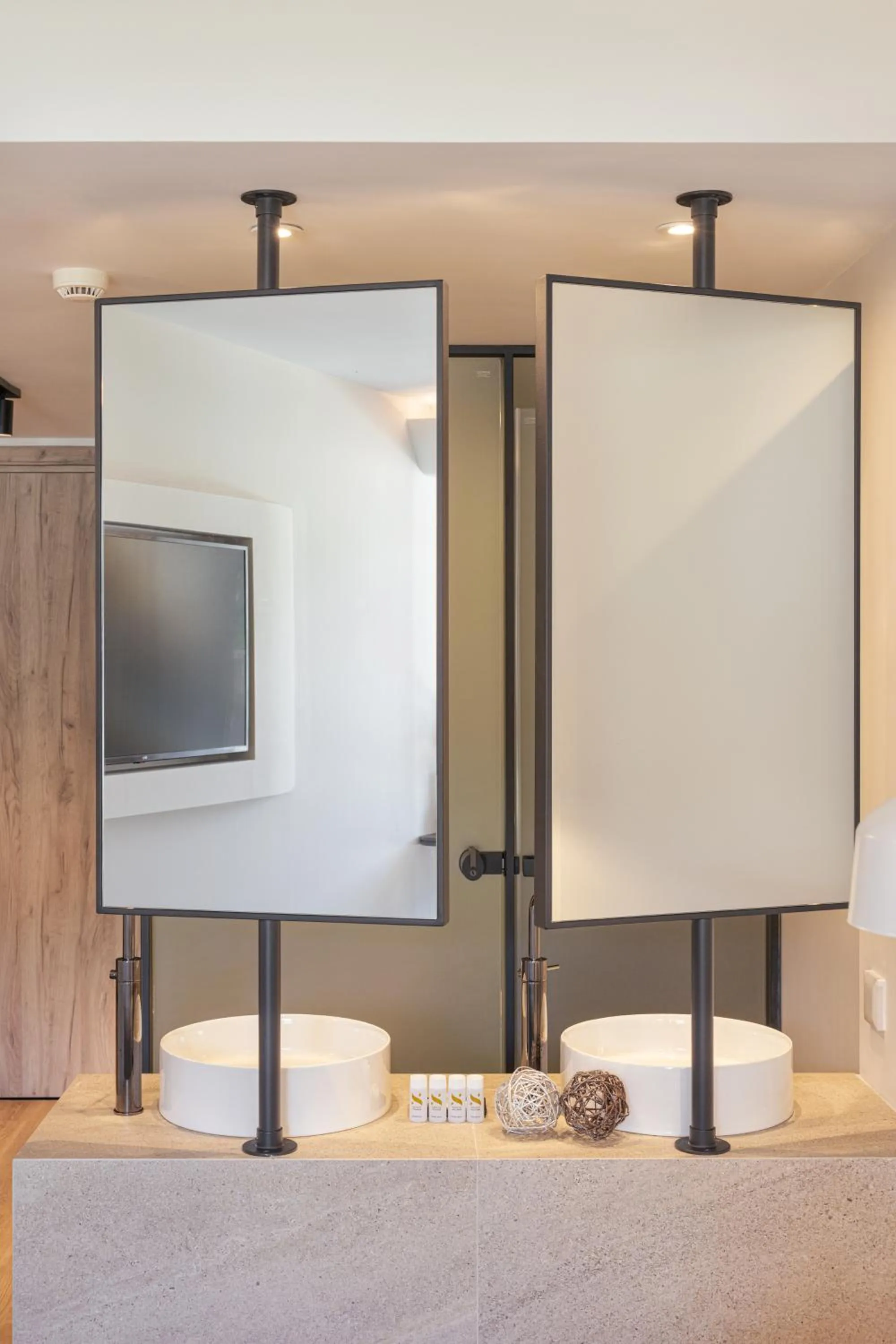 Bathroom in Erato by Samian Mare