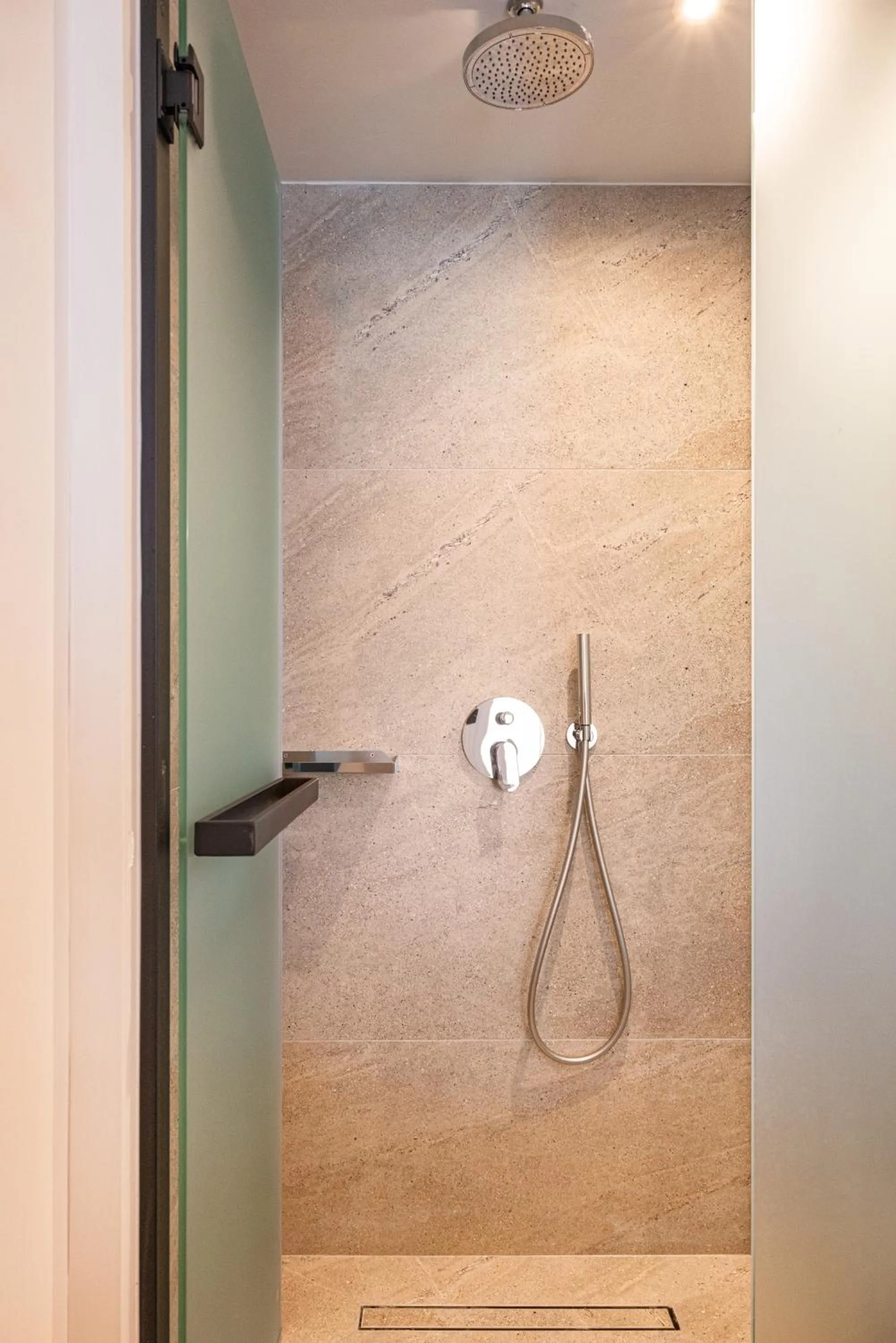 Shower in Erato by Samian Mare