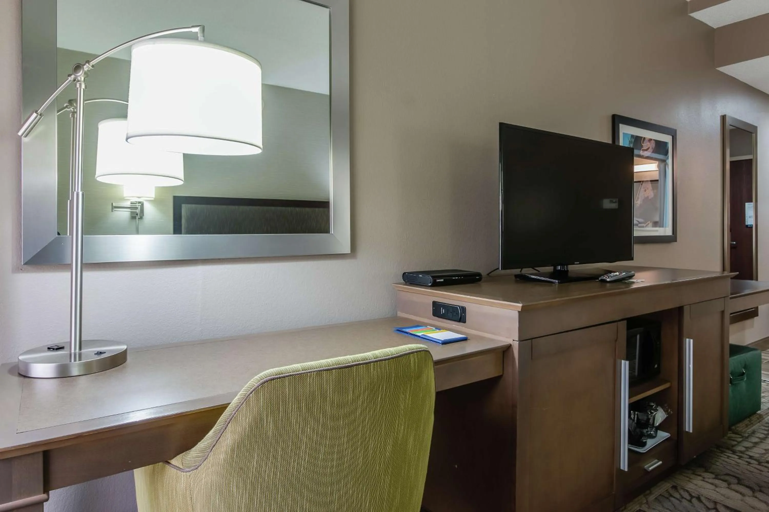 Bedroom in Hampton Inn Dickson