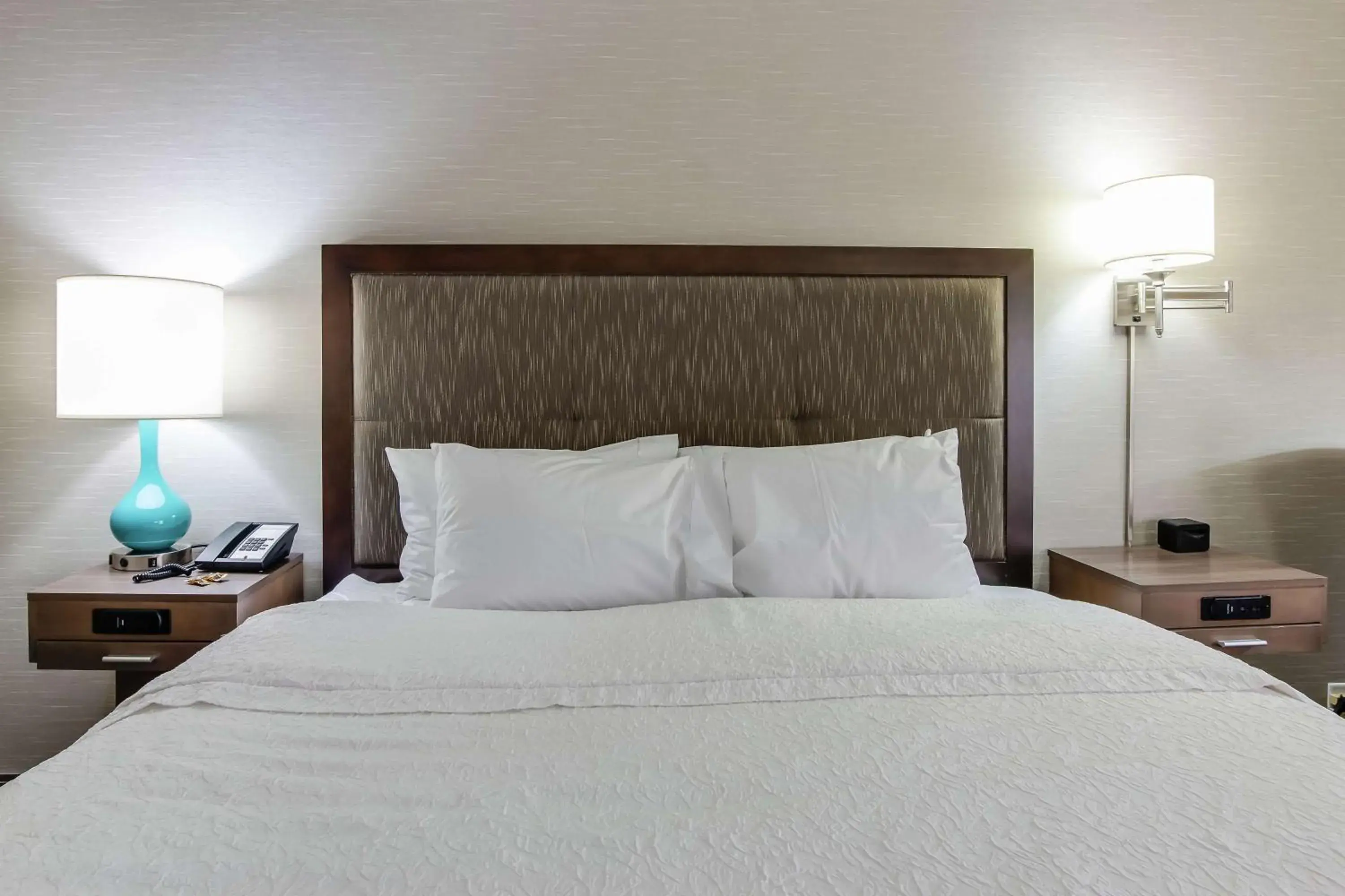 Bed in Hampton Inn Dickson Bed in Hampton Inn Dickson