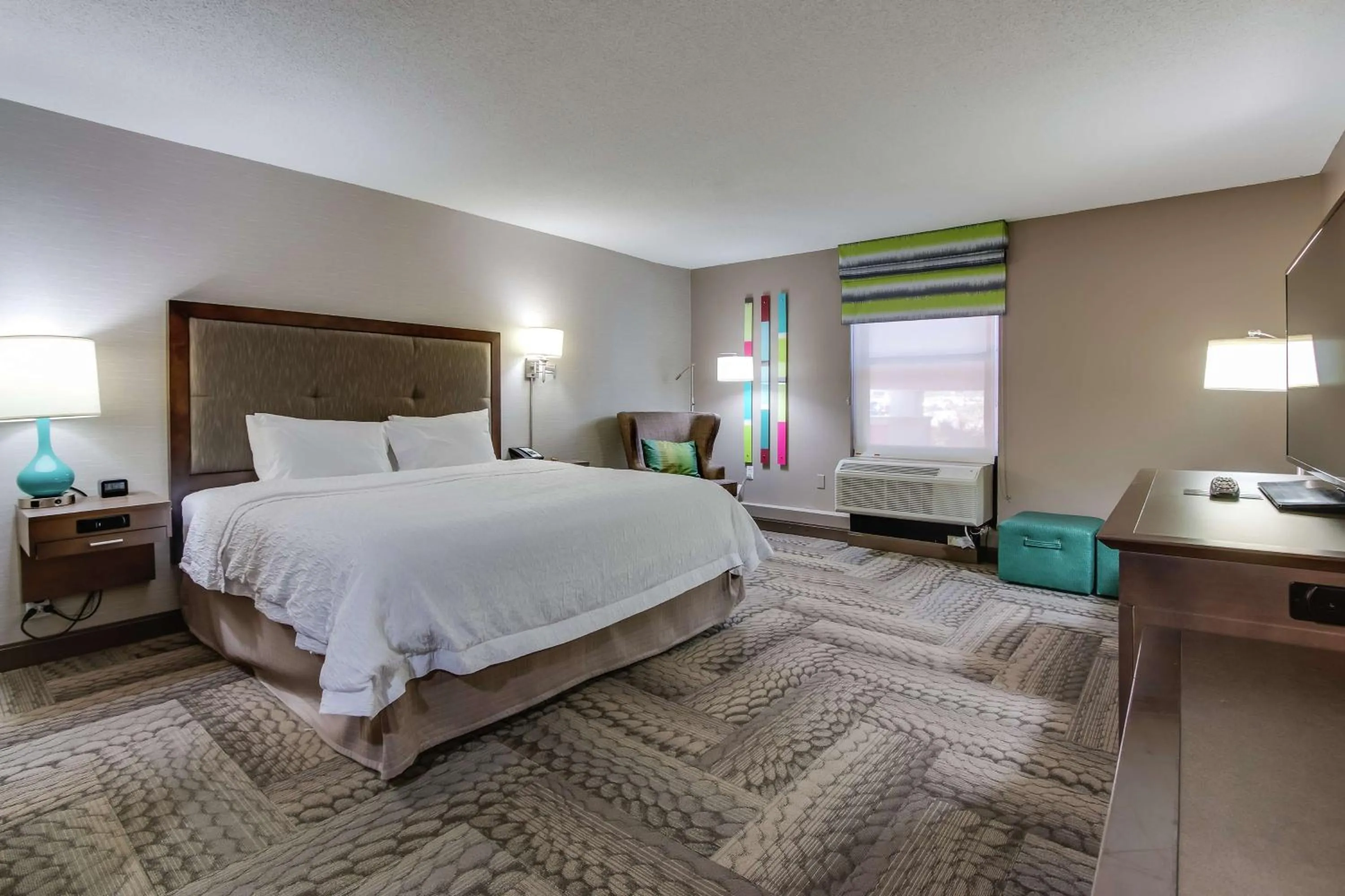 Bedroom, Bed in Hampton Inn Dickson