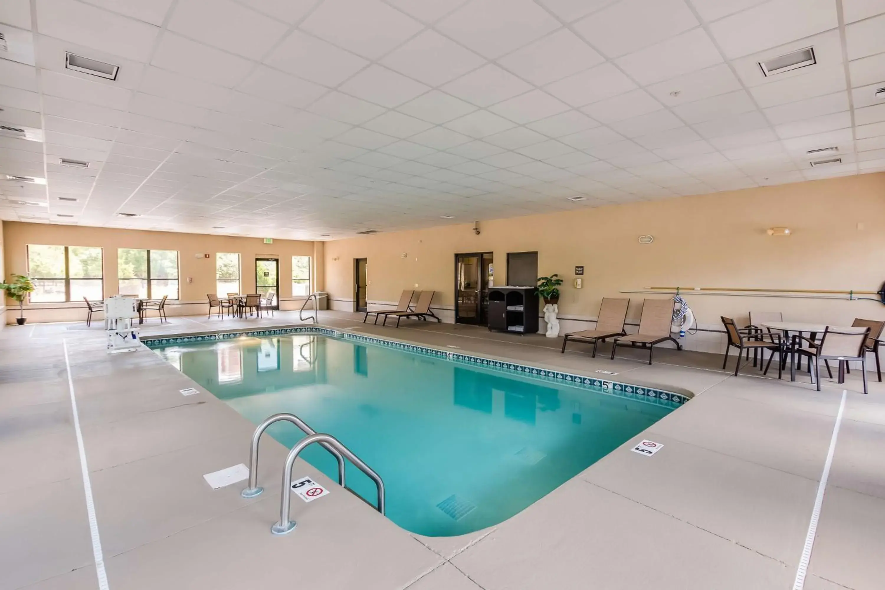 Pool view in Hampton Inn Dickson Pool view in Hampton Inn Dickson