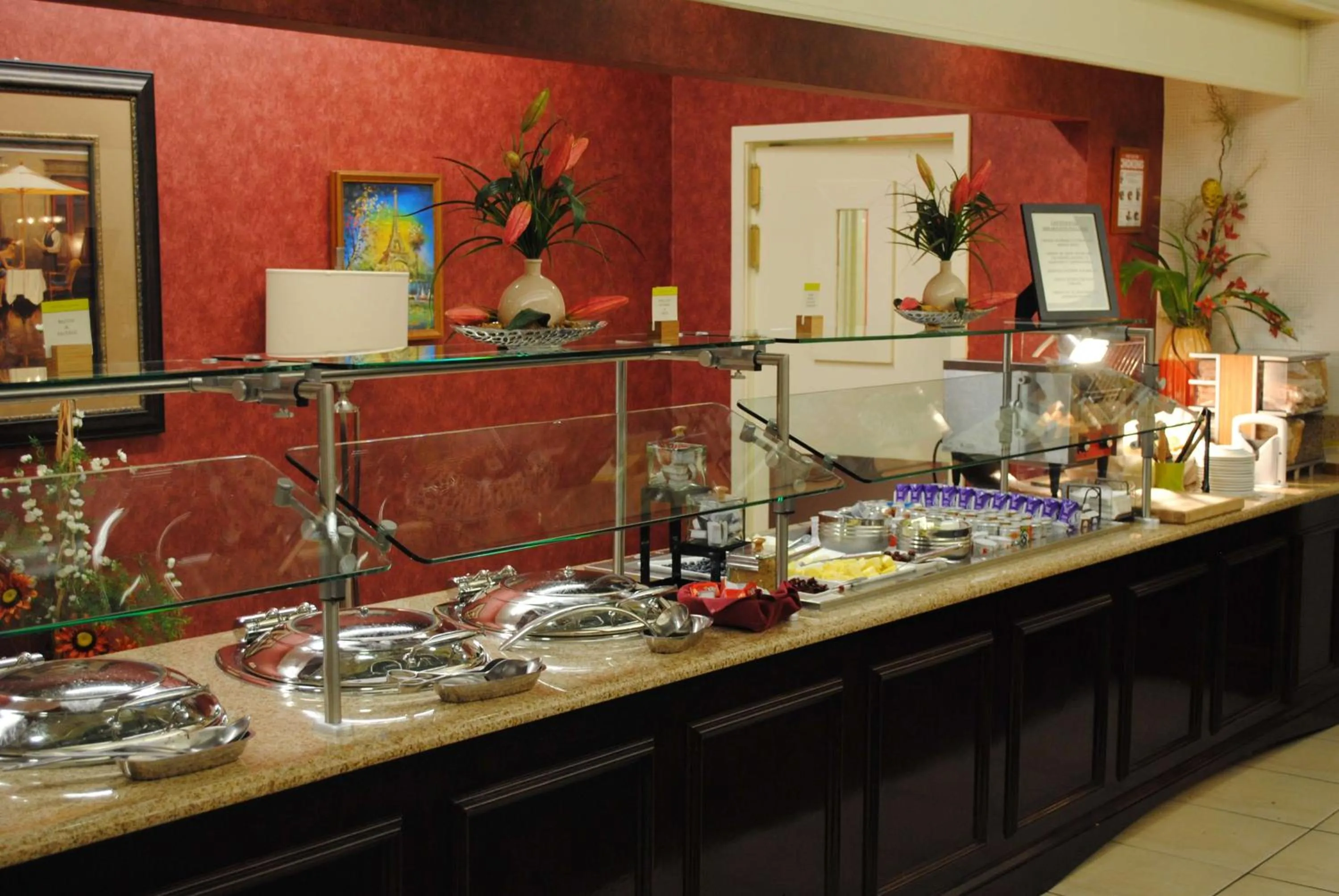 Dining area in DoubleTree by Hilton Fayetteville