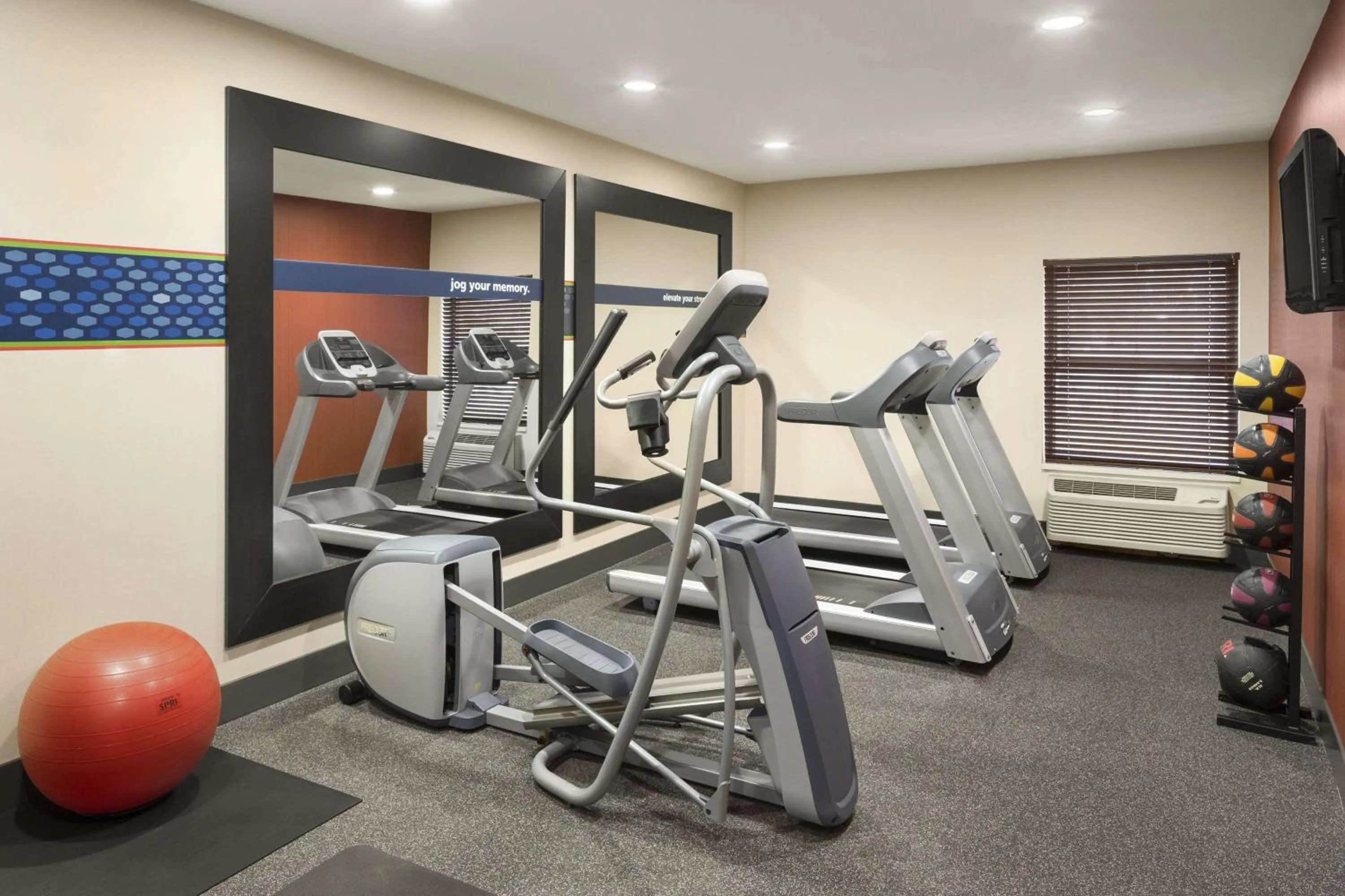 Fitness centre/facilities in Hampton Inn Findlay