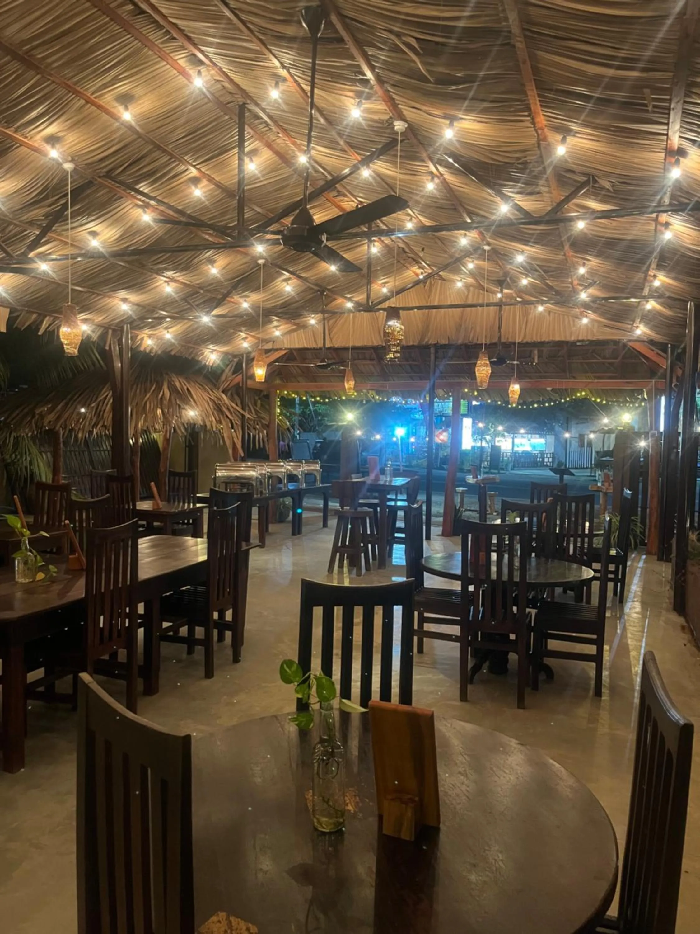 Restaurant/places to eat in Sunrise Cabanas
