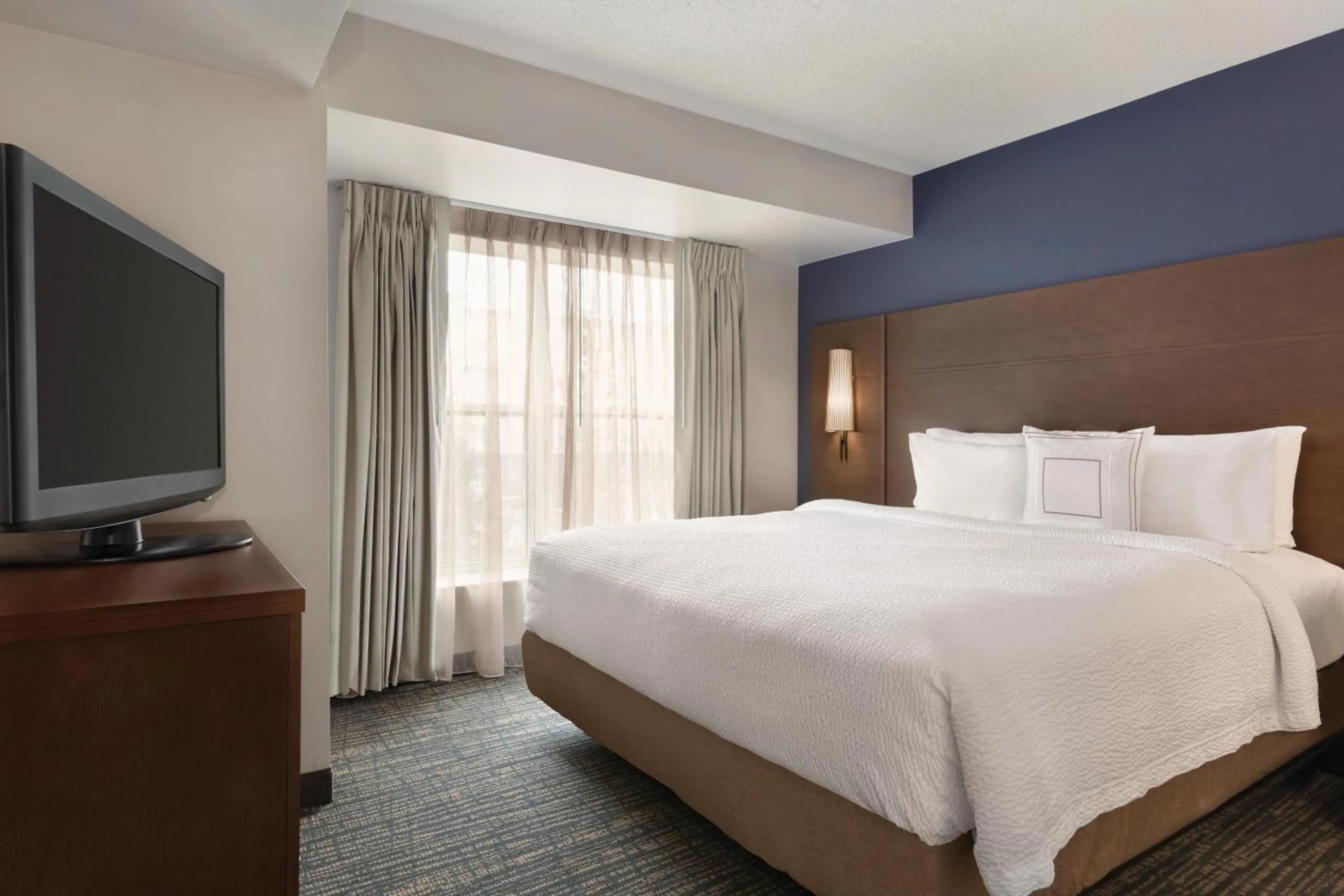 Bedroom, Bed in Residence Inn by Marriott Buffalo Galleria Mall