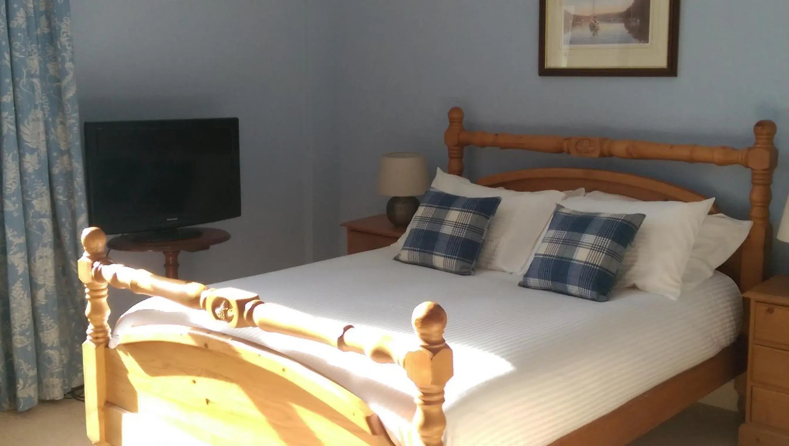 Deluxe Double Room with Shower - single occupancy in Lochinver Guesthouse Deluxe Double Room with Shower - single occupancy in Lochinver Guesthouse