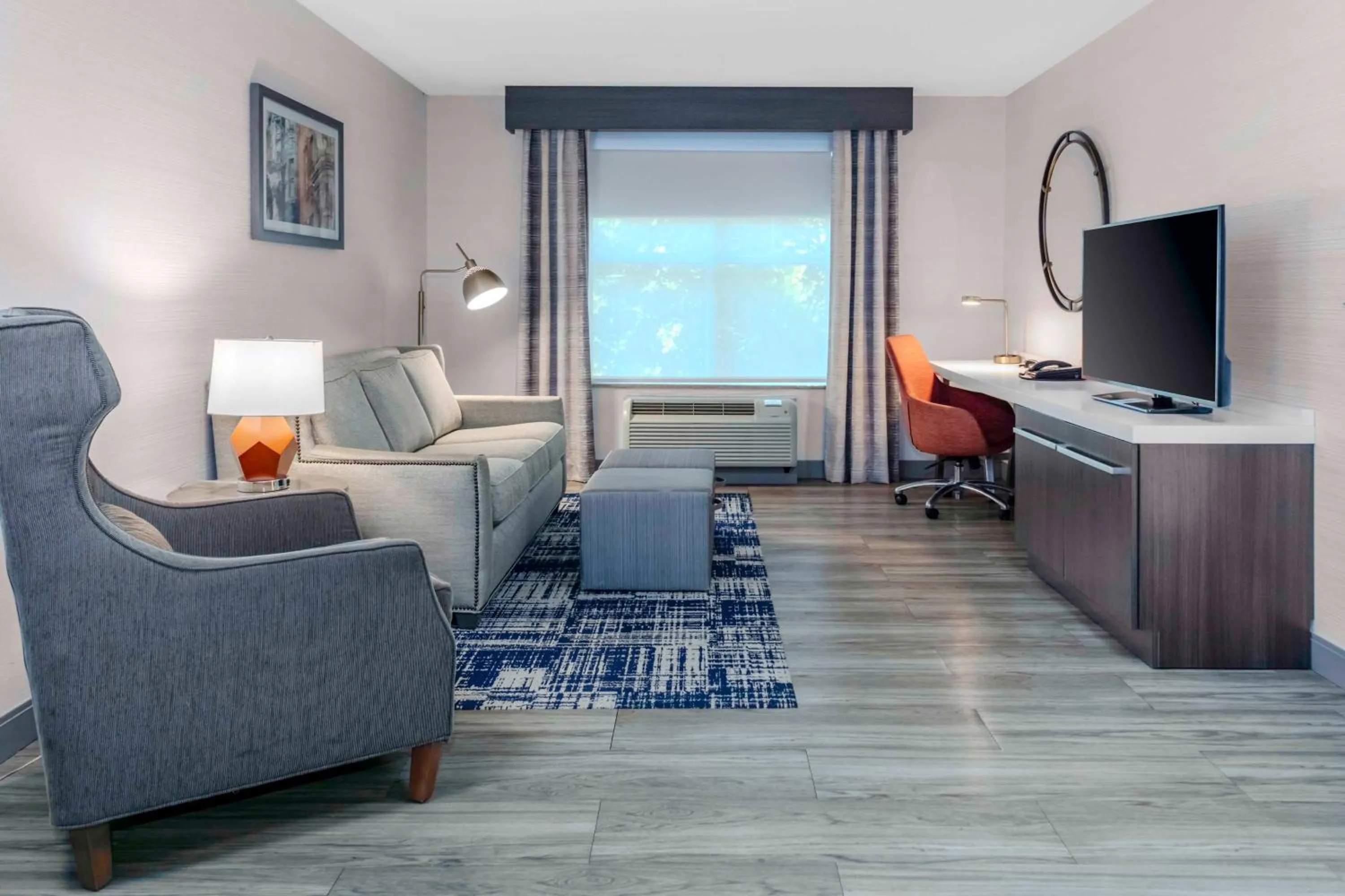 Living room in Hilton Garden Inn Freeport Downtown