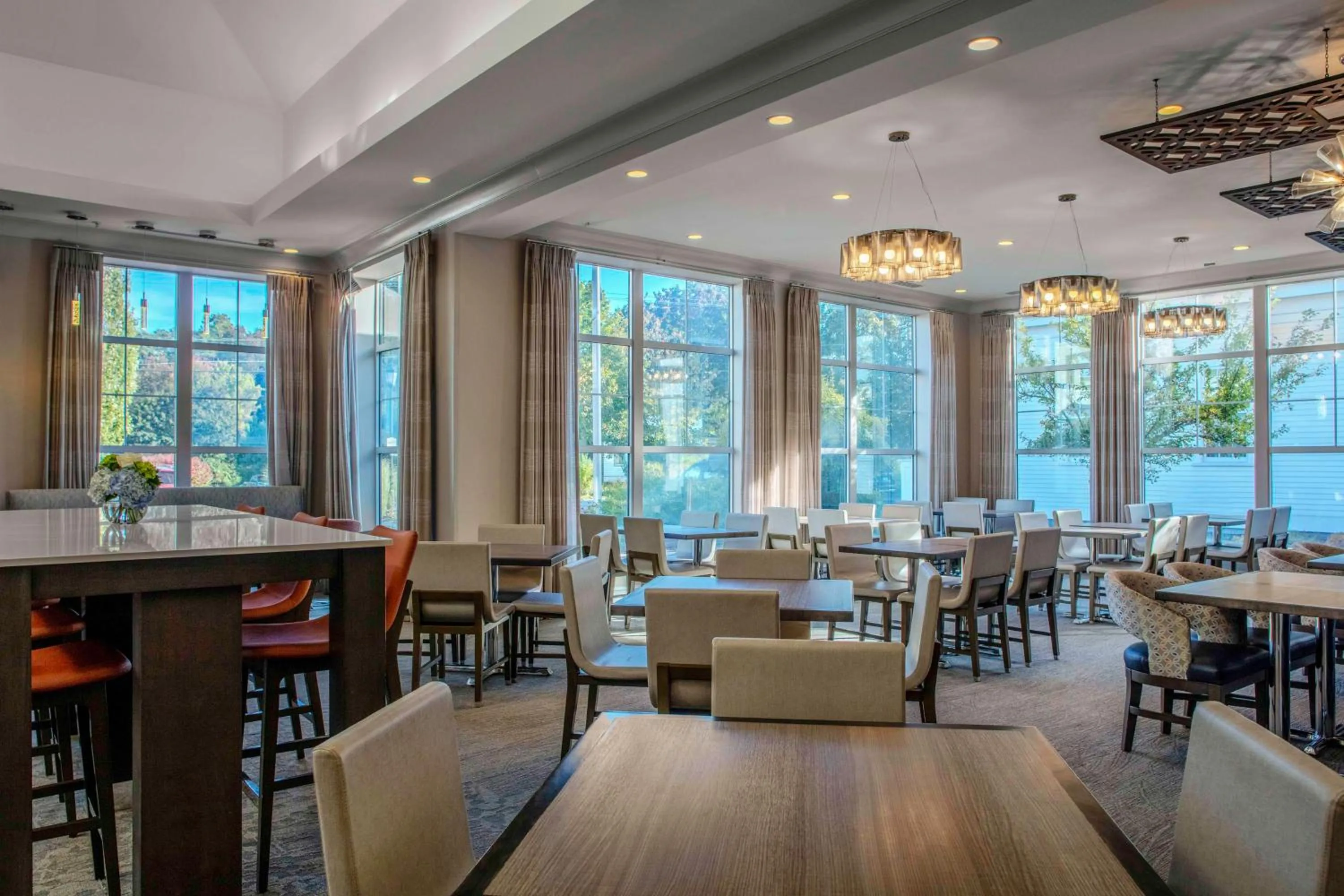 Restaurant/places to eat in Hilton Garden Inn Freeport Downtown