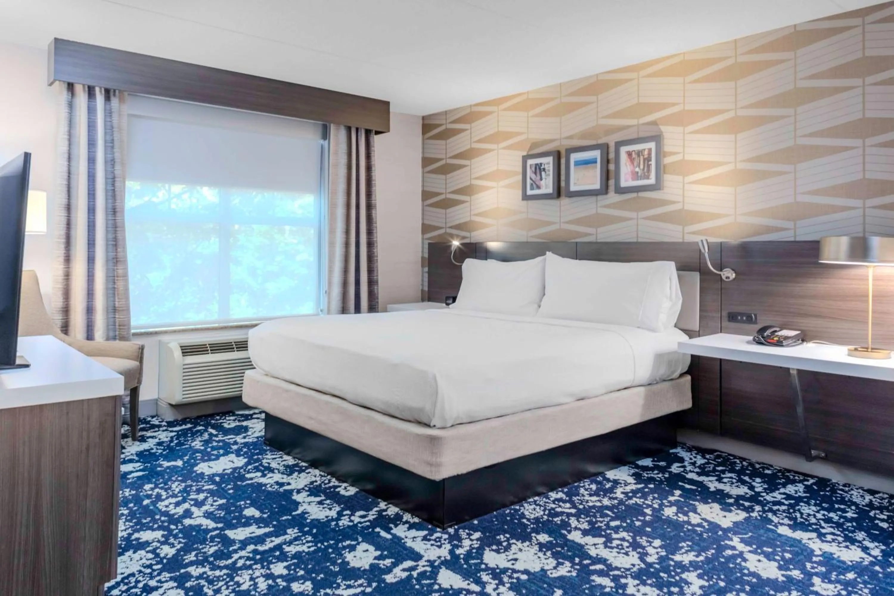 Bed in Hilton Garden Inn Freeport Downtown