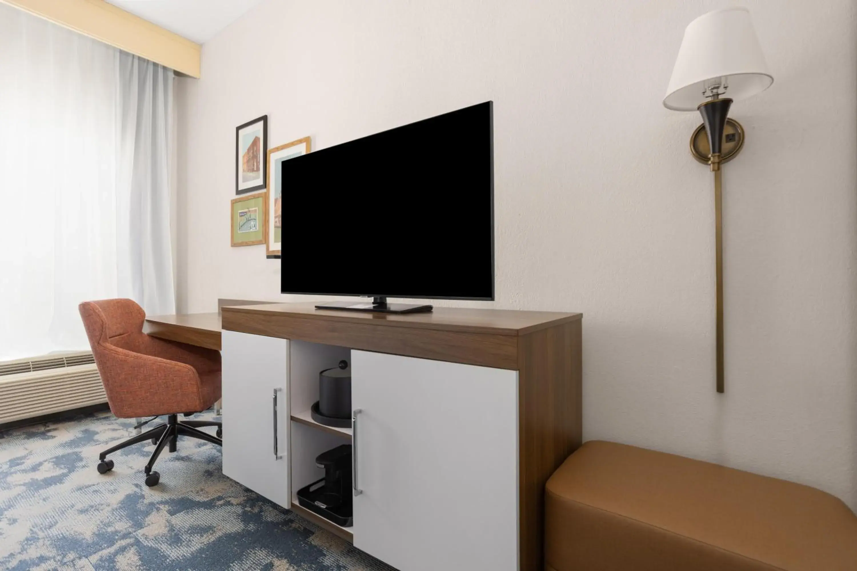 Bedroom in Hampton Inn Frostburg Bedroom in Hampton Inn Frostburg