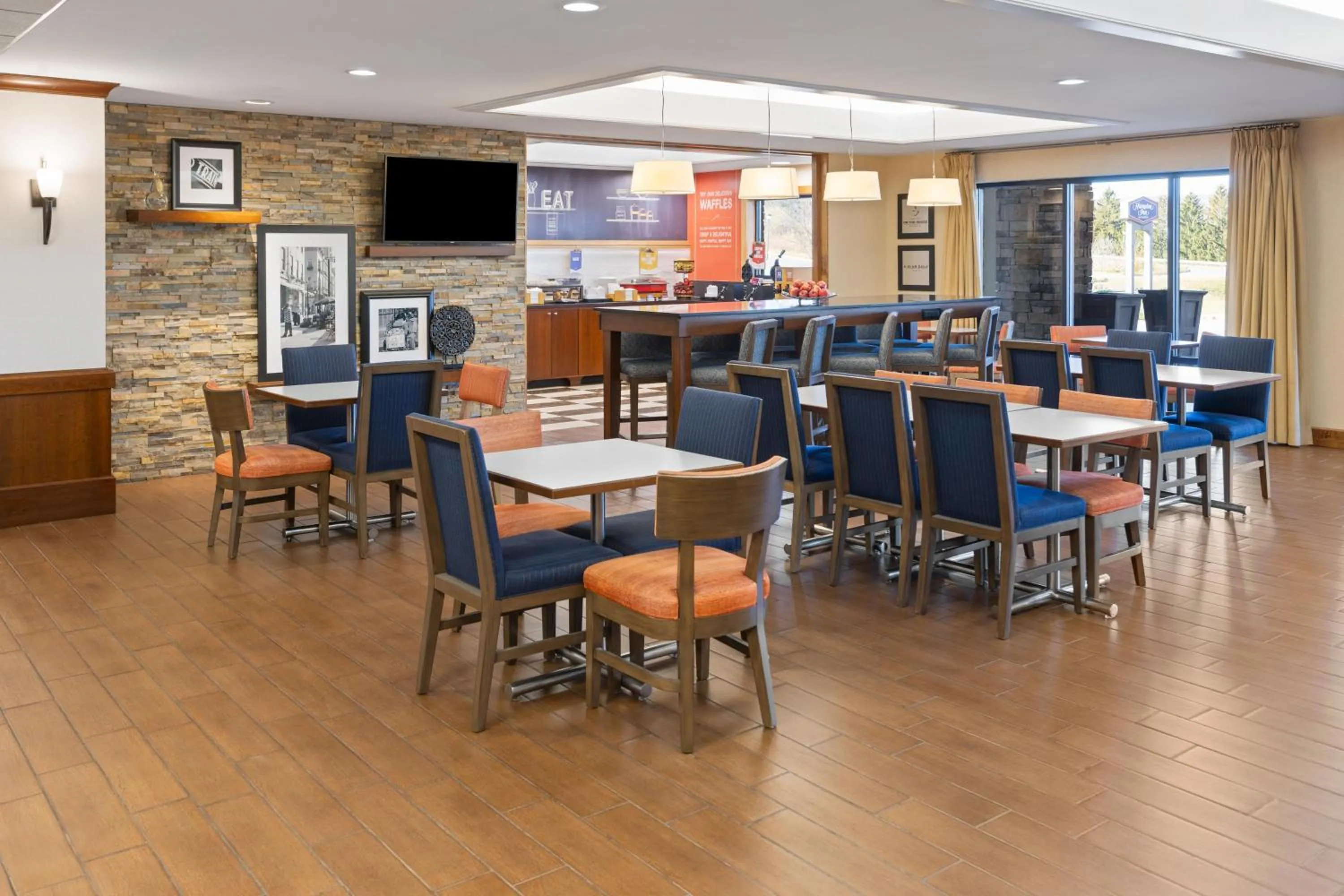 Breakfast in Hampton Inn Frostburg