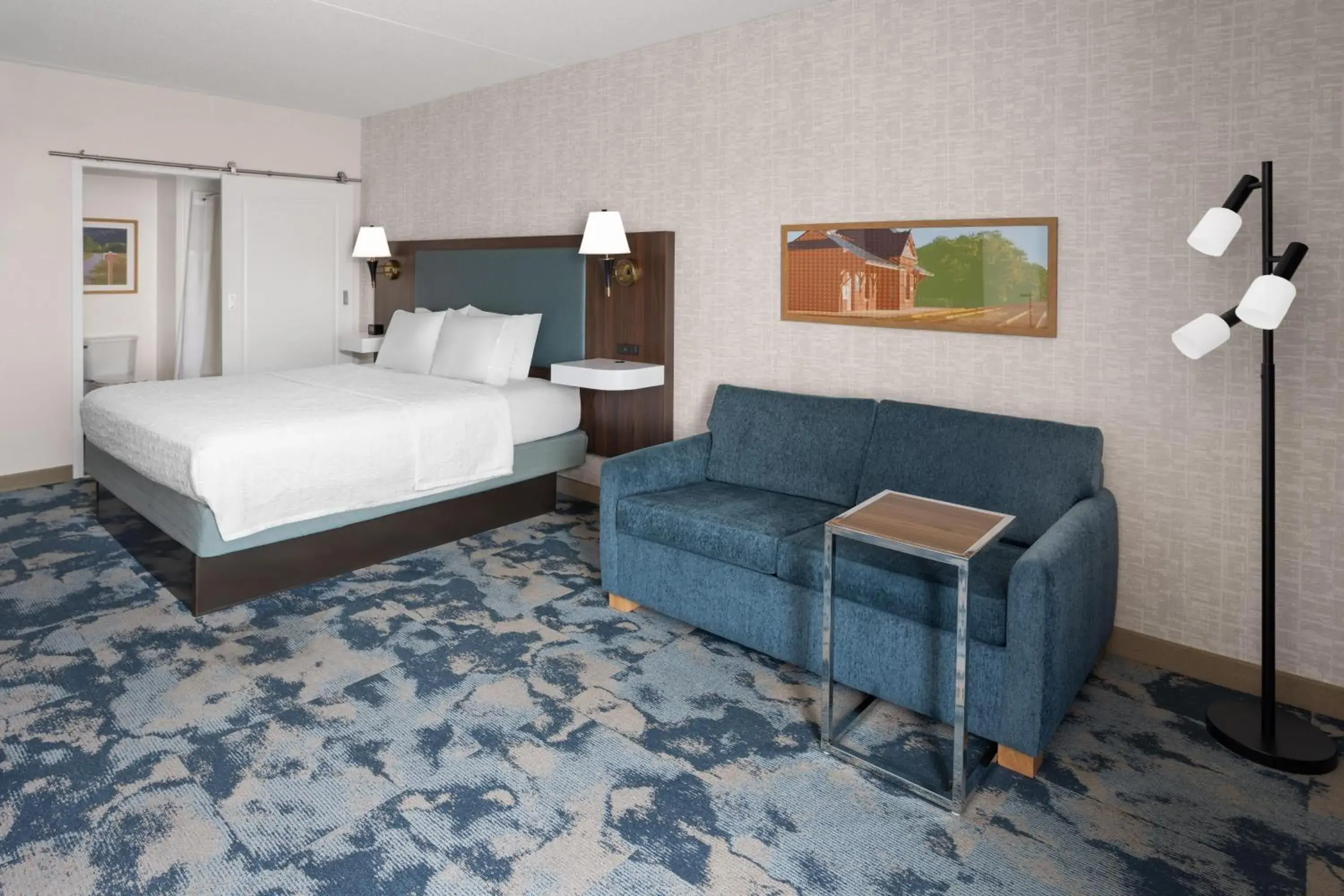 Living room, Bed in Hampton Inn Frostburg Living room, Bed in Hampton Inn Frostburg