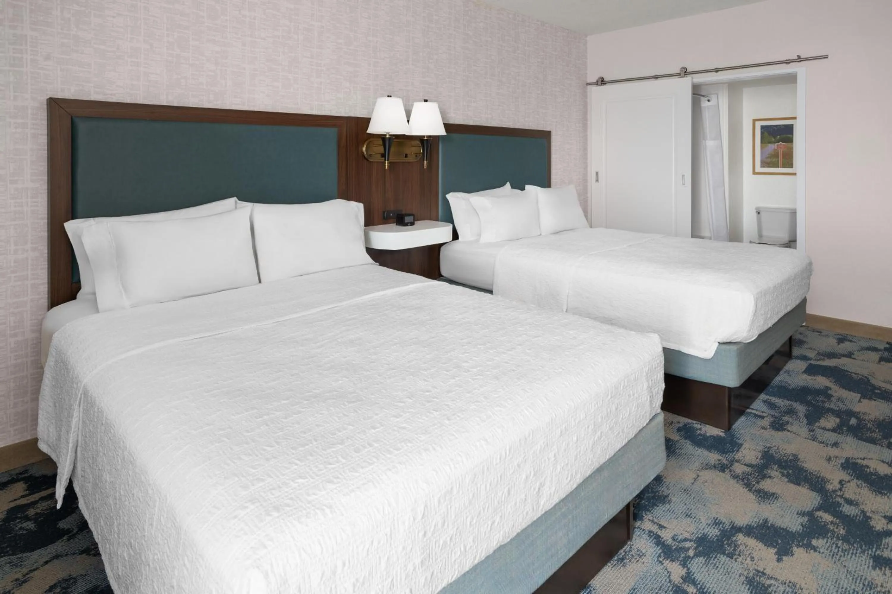 Bed in Hampton Inn Frostburg