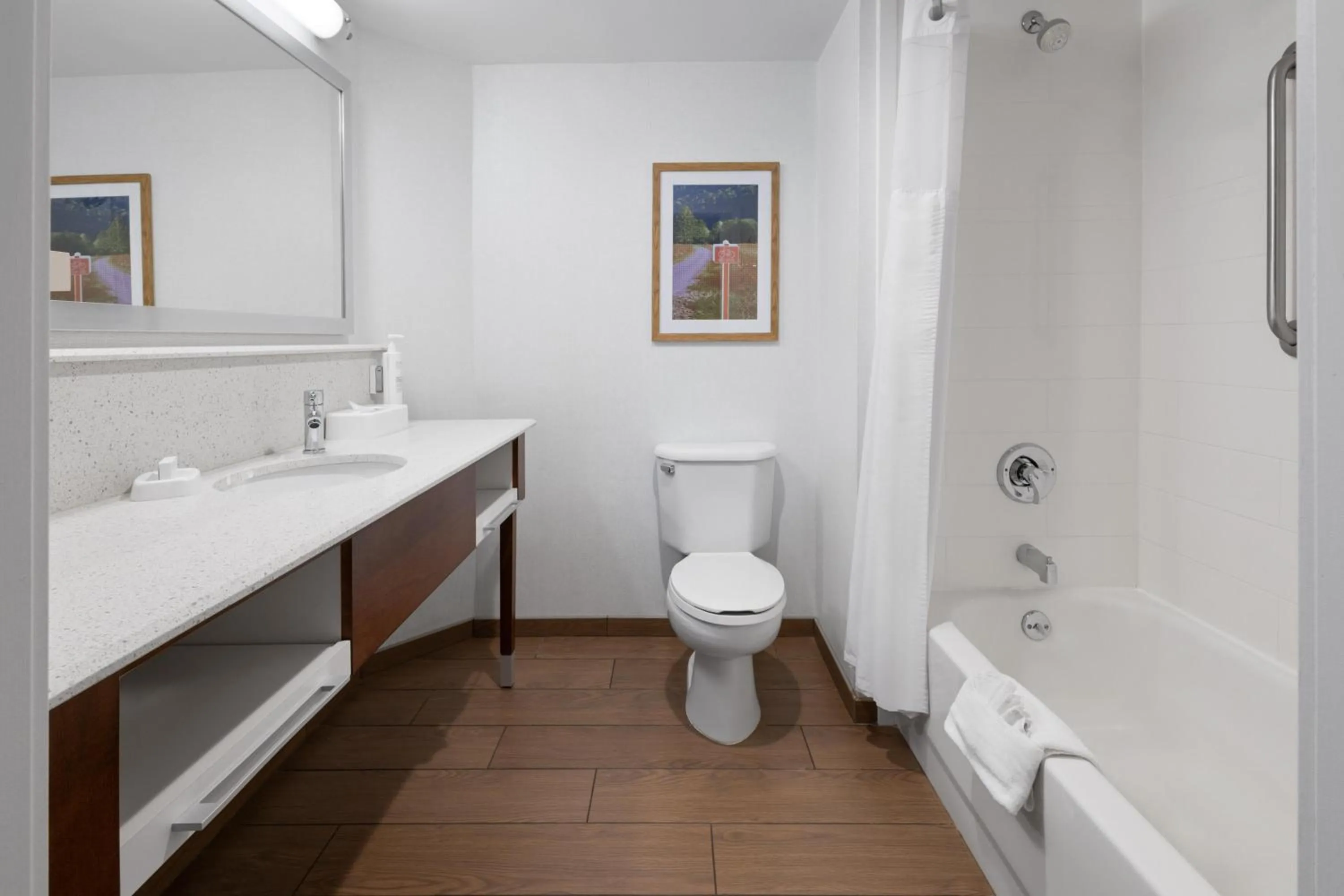 Bathroom in Hampton Inn Frostburg