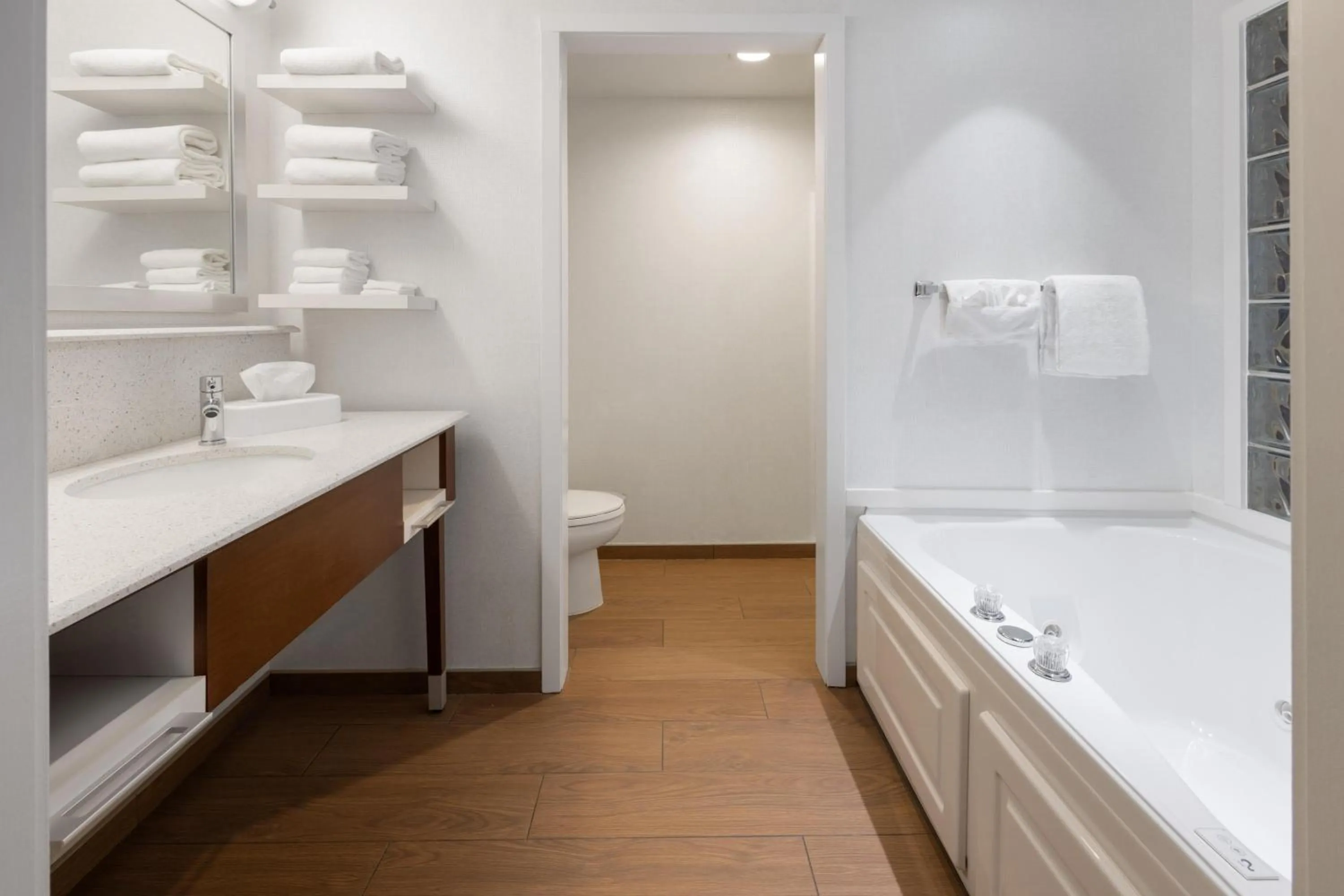 Bathroom in Hampton Inn Frostburg