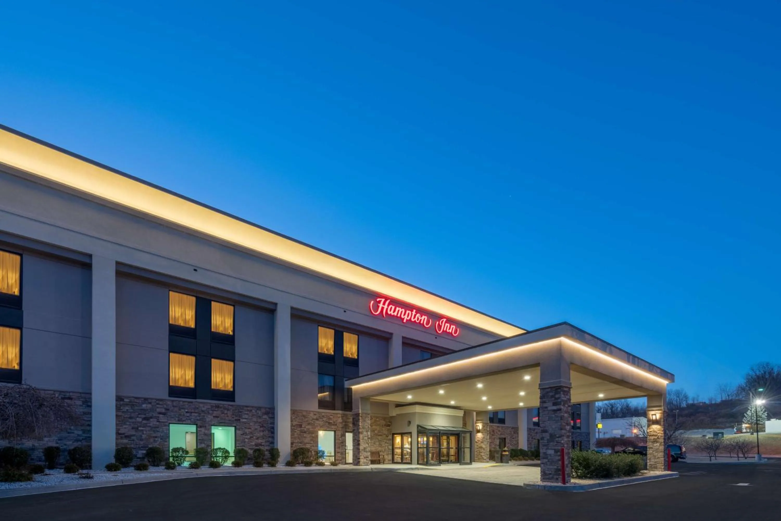 Property building in Hampton Inn Frostburg