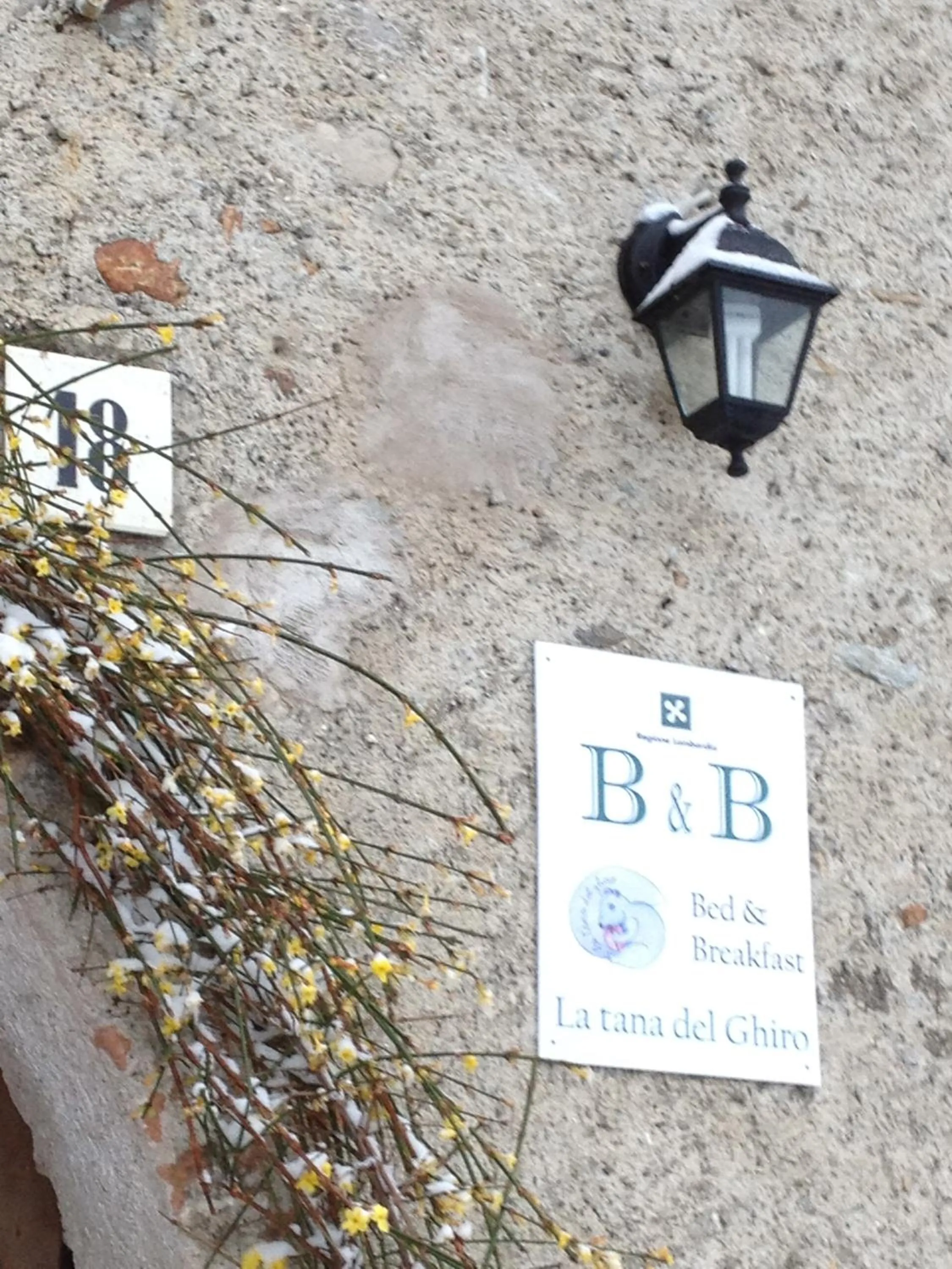 Facade/entrance in La Tana del Ghiro