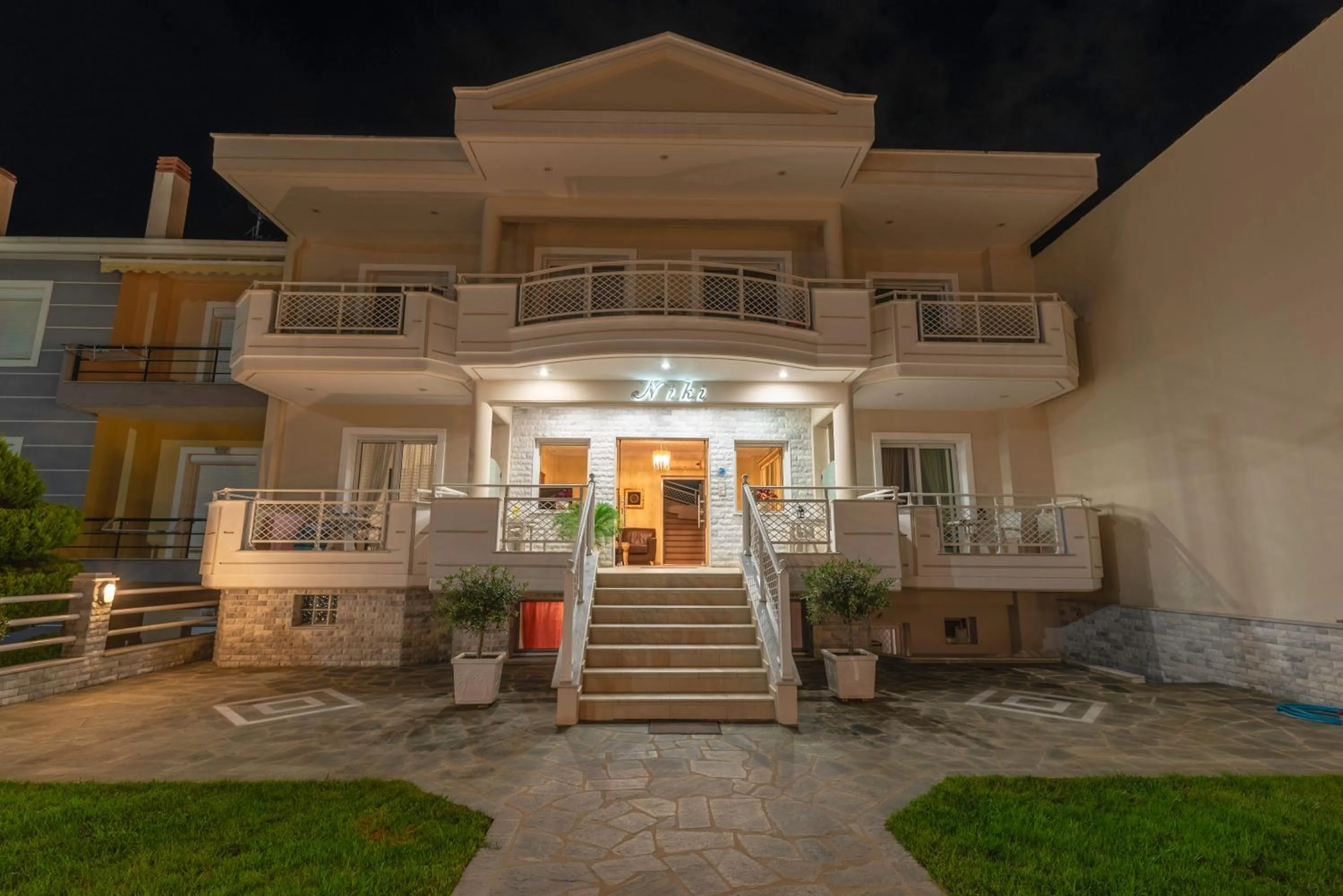 Niki Apartments
