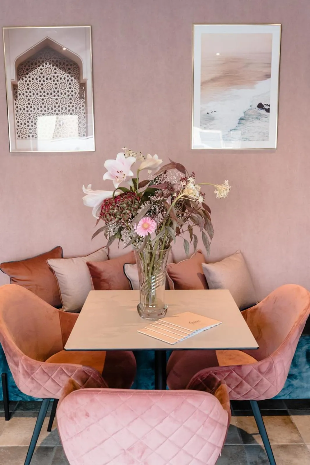 Facade/entrance in Jeanne