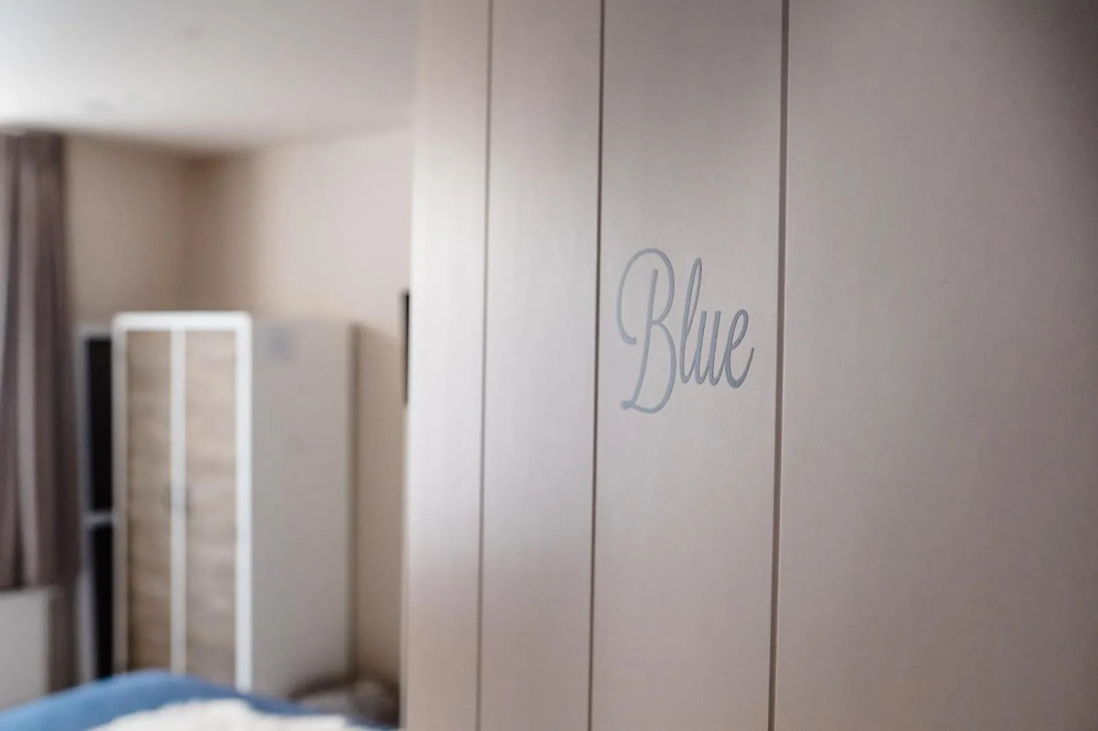 Bedroom, Bed in Jeanne