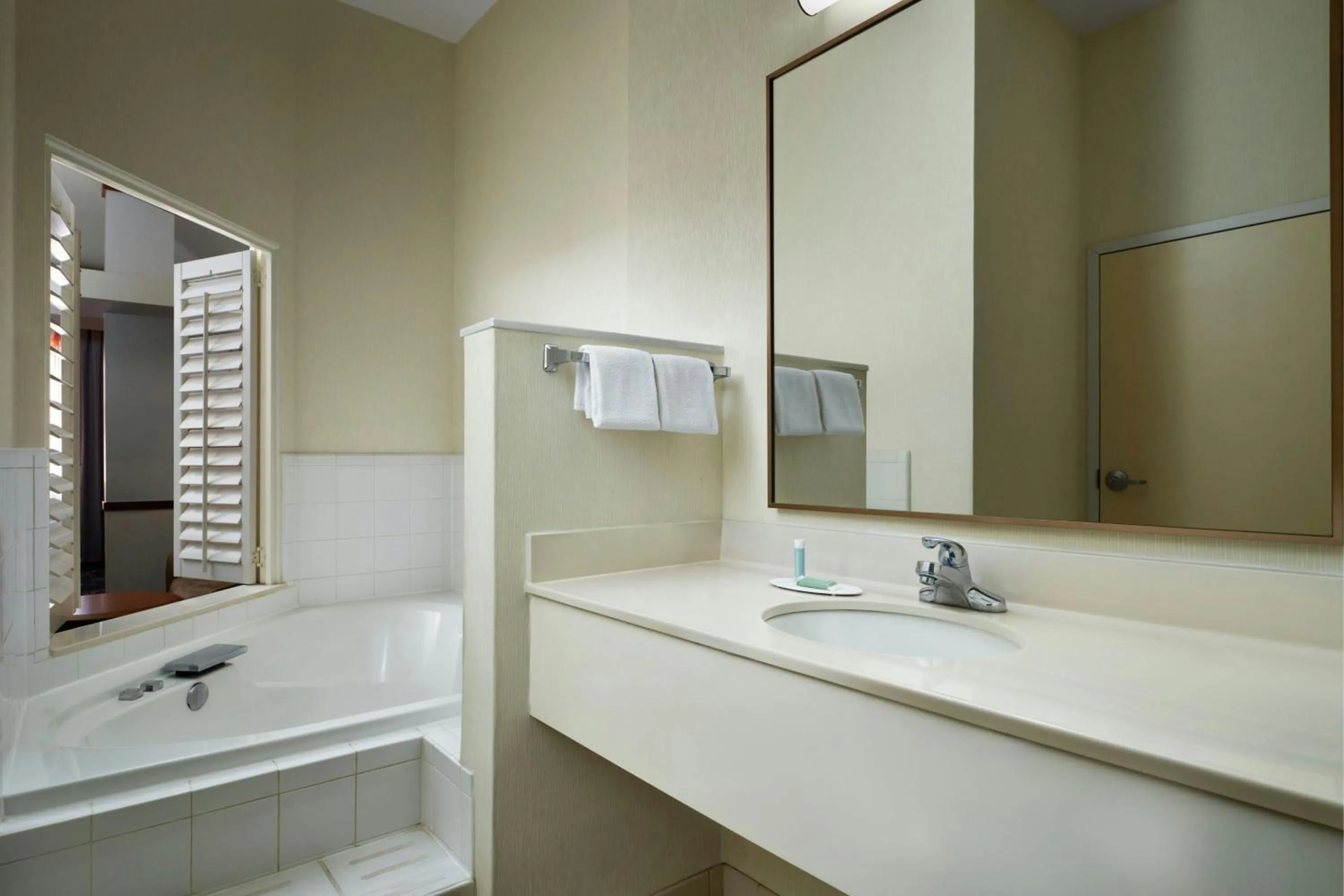 Bathroom in Fairfield Inn & Suites Indianapolis East